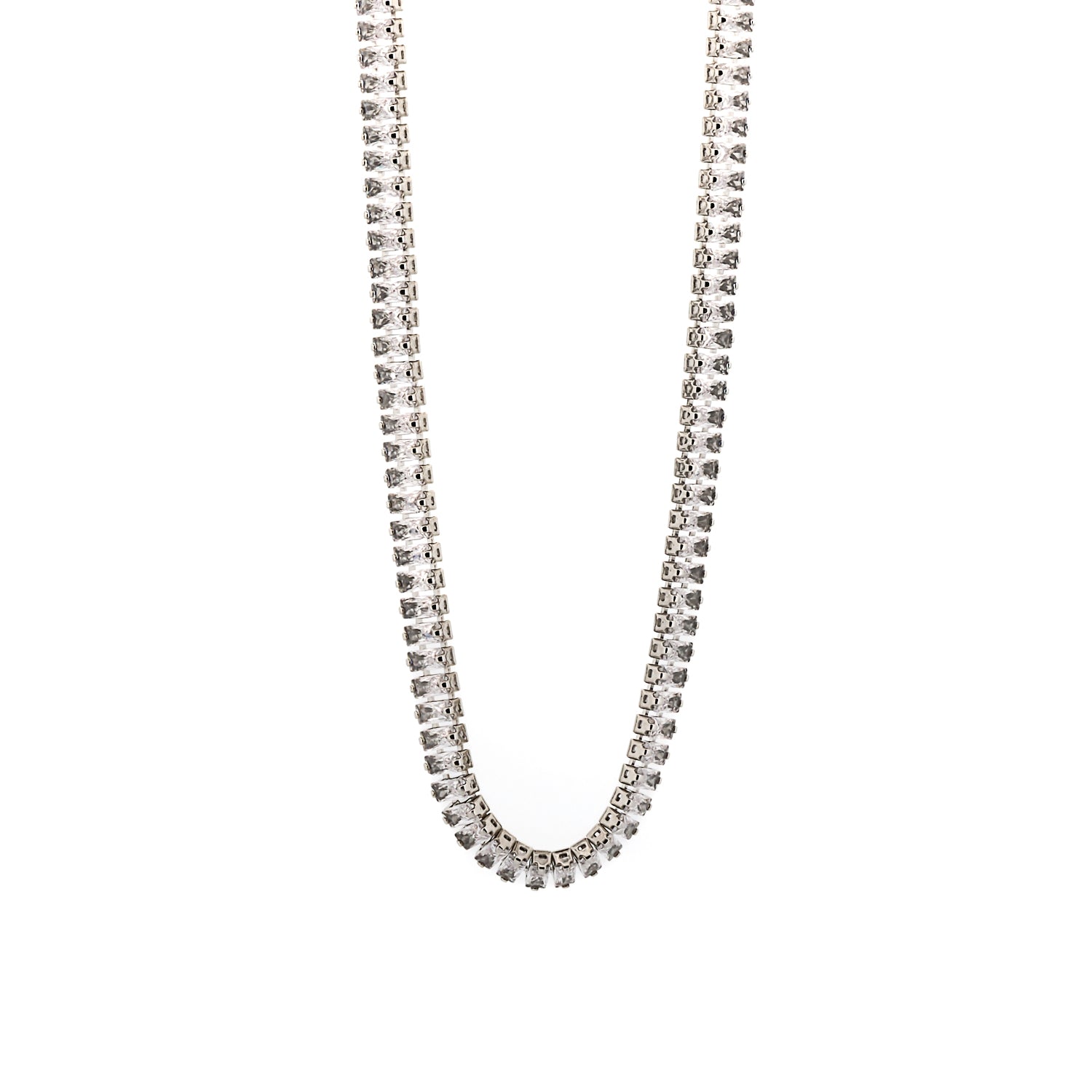 Silver-plated choker necklace with a luxurious baguette diamond design