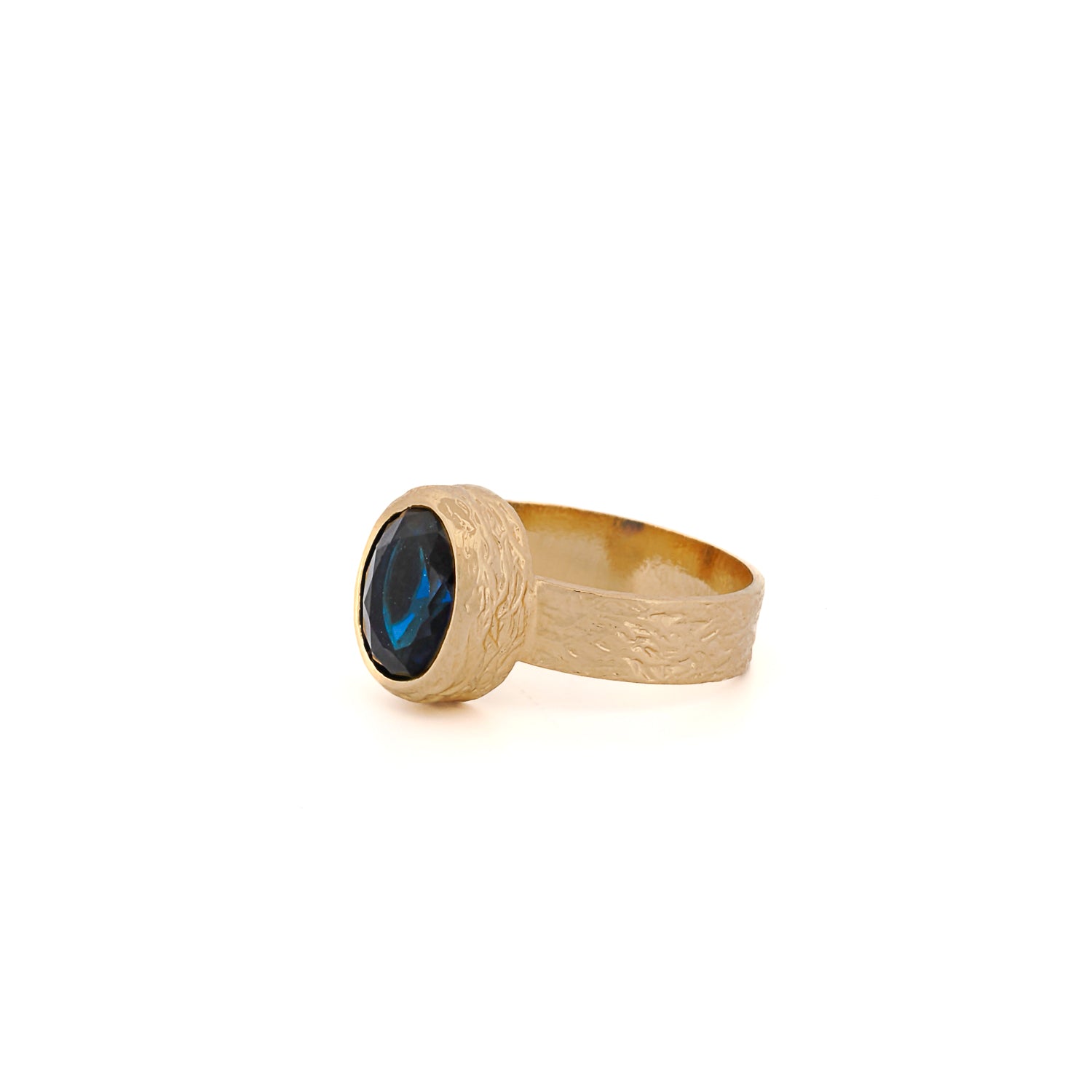 stylish adjustable ring featuring blue sapphire and 24K gold