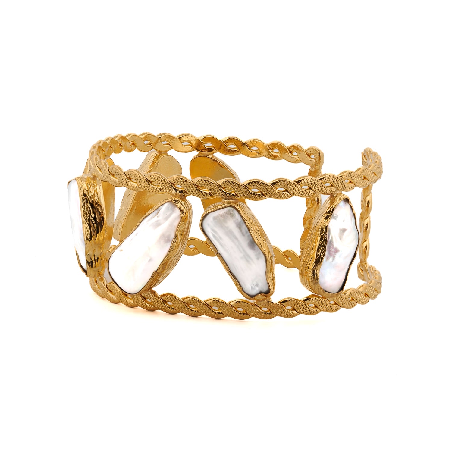 High-Quality Brass Bracelet with Pearls and Gold Finish