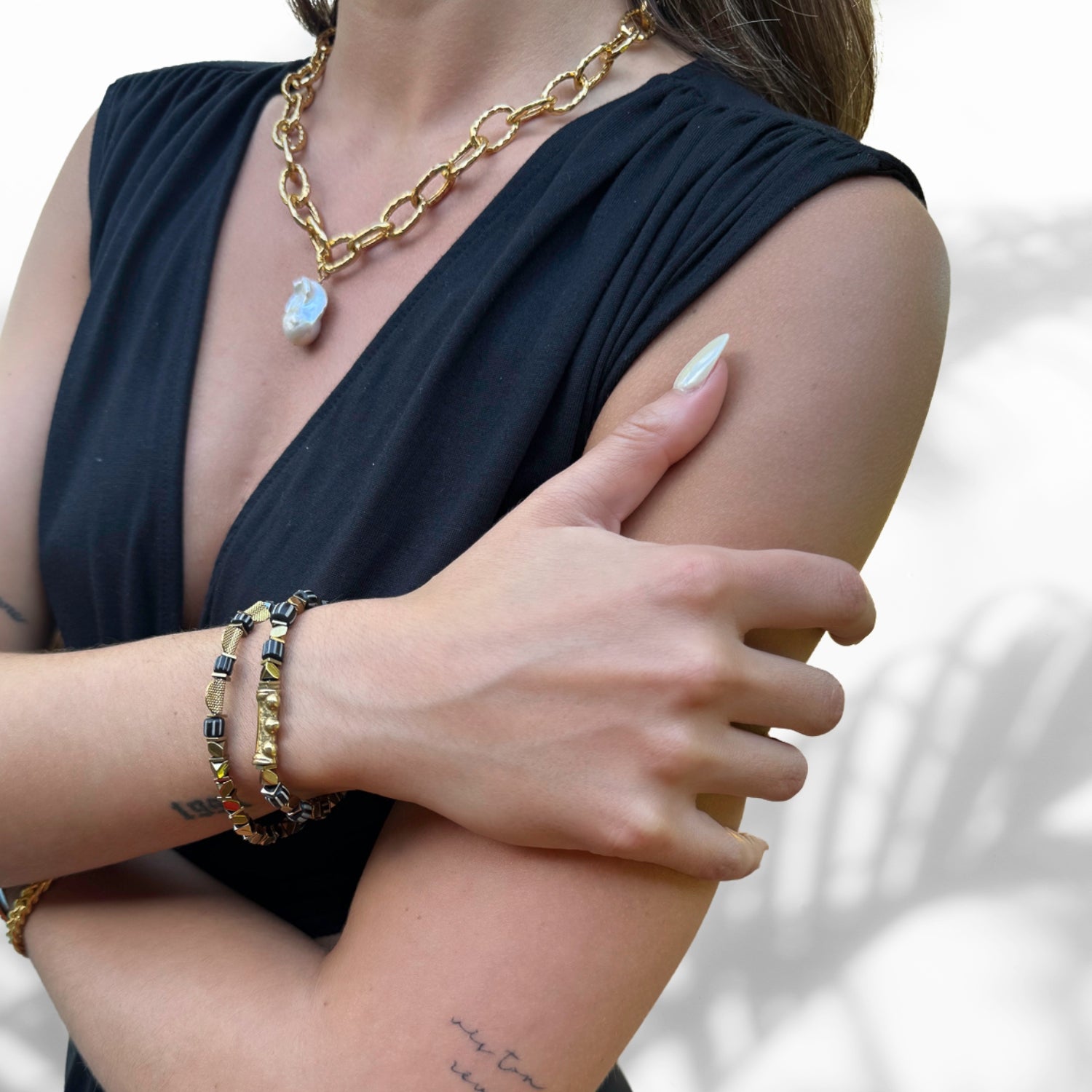 Contemporary Gold Chain Necklace with Pearl Accent