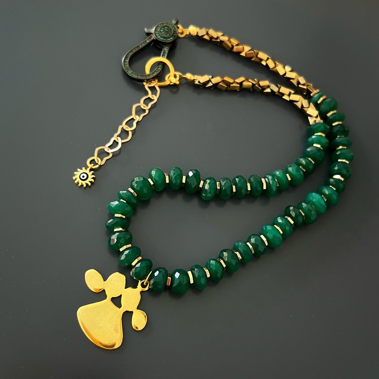 Experience the elegance of the Mother and Daughter Jade Necklace, featuring green jade stone beads and a symbolic mother and daughter pendant in sterling silver and 18k gold plating.