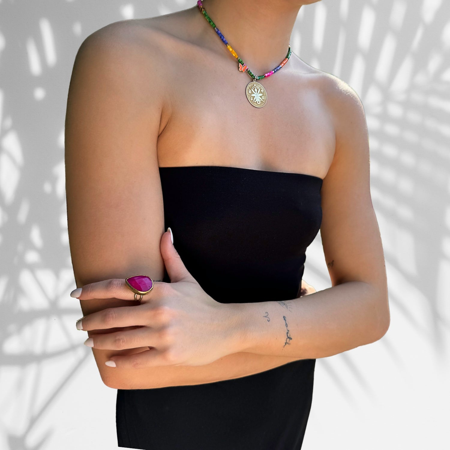 Adjustable pear-shaped pink agate ring with 24K gold band