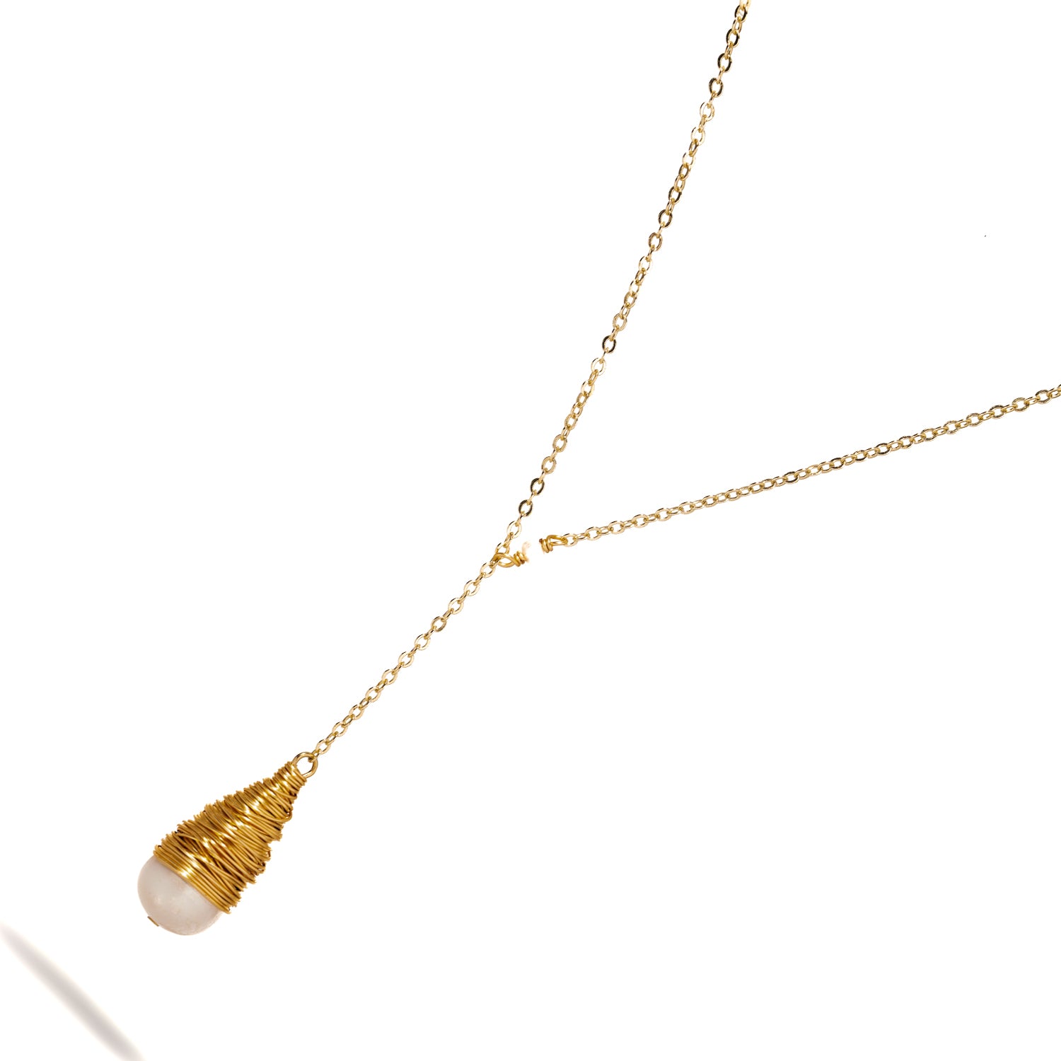 18K Gold Necklace with Baroque Pearl Drop Pendant for a Refined Look with a Touch of Nature