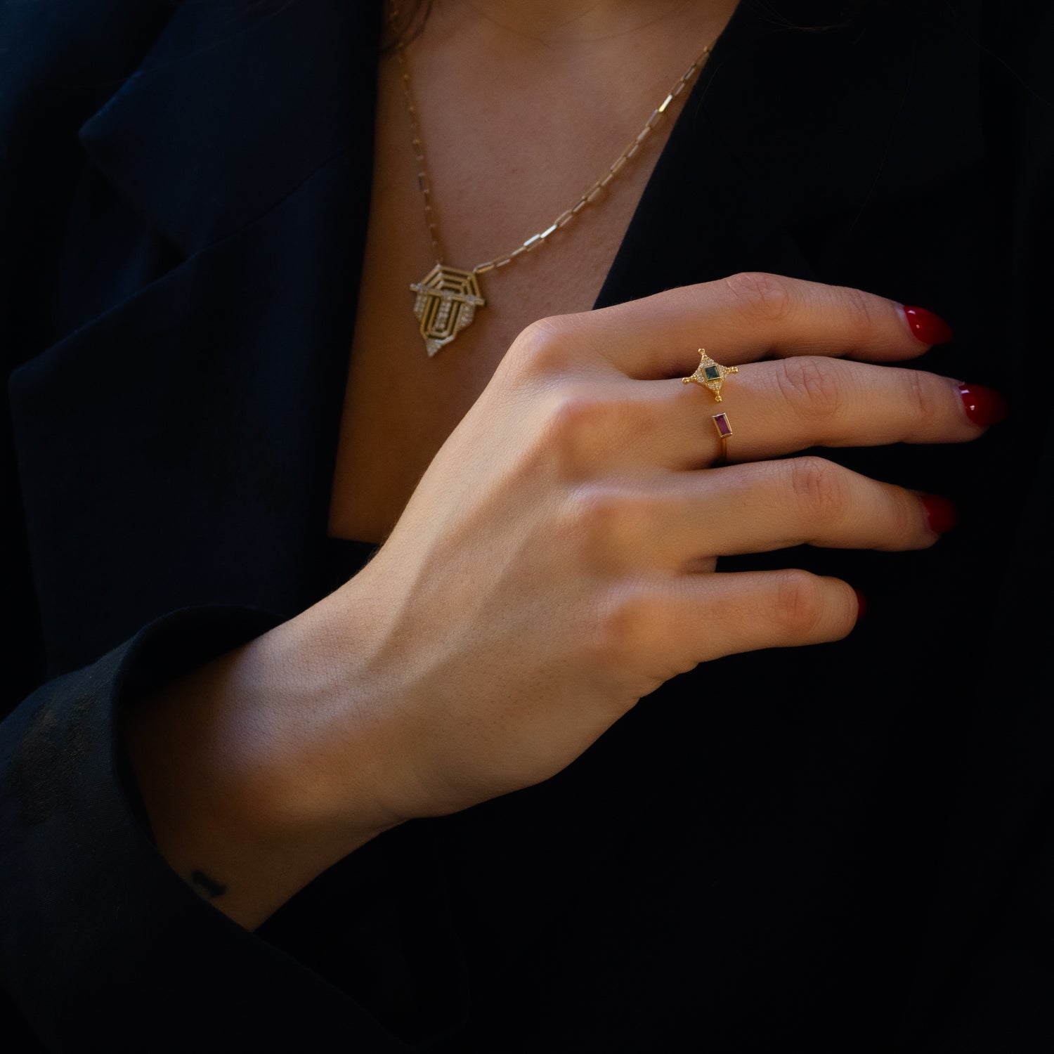 Feminine pink sapphire and blue sapphire gold ring symbolizing harmony