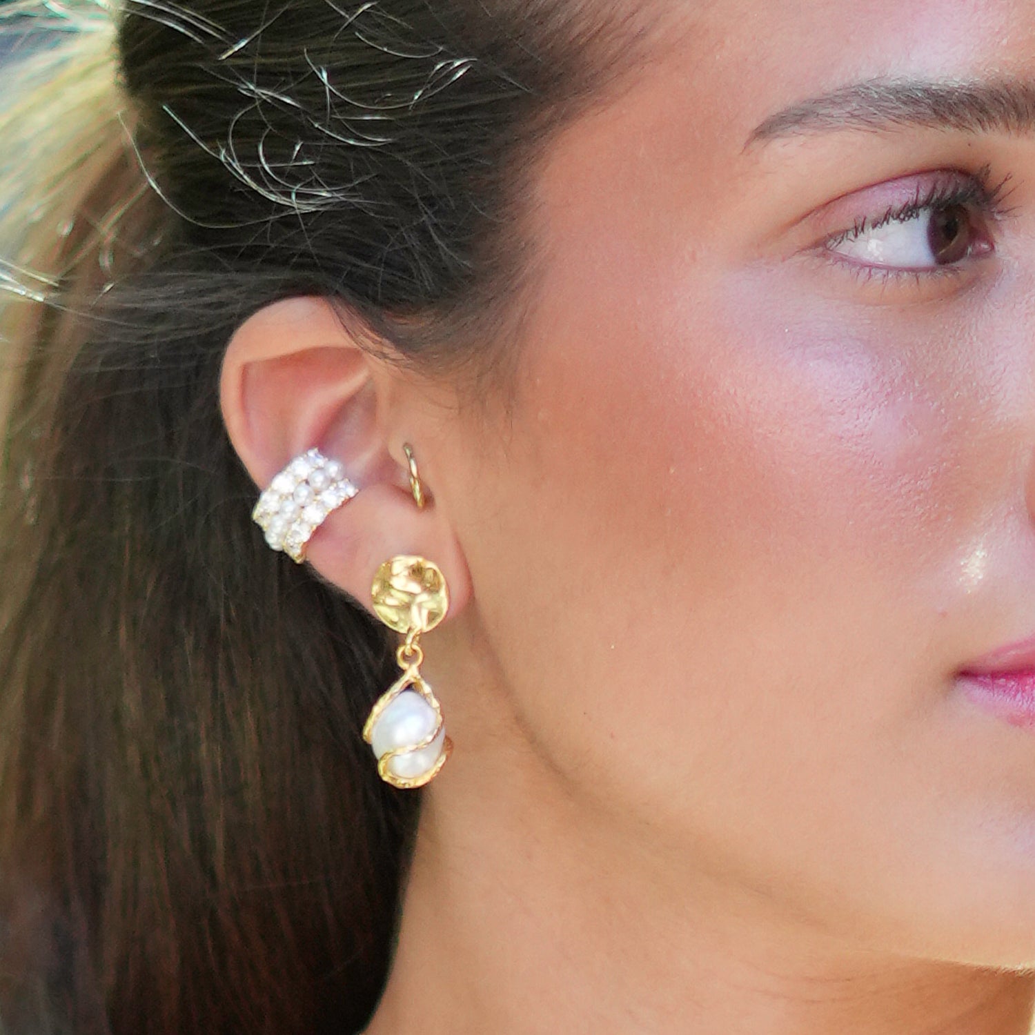 Sophisticated statement earrings with crinkle gold studs and pearl drops, blending luxury and versatility.