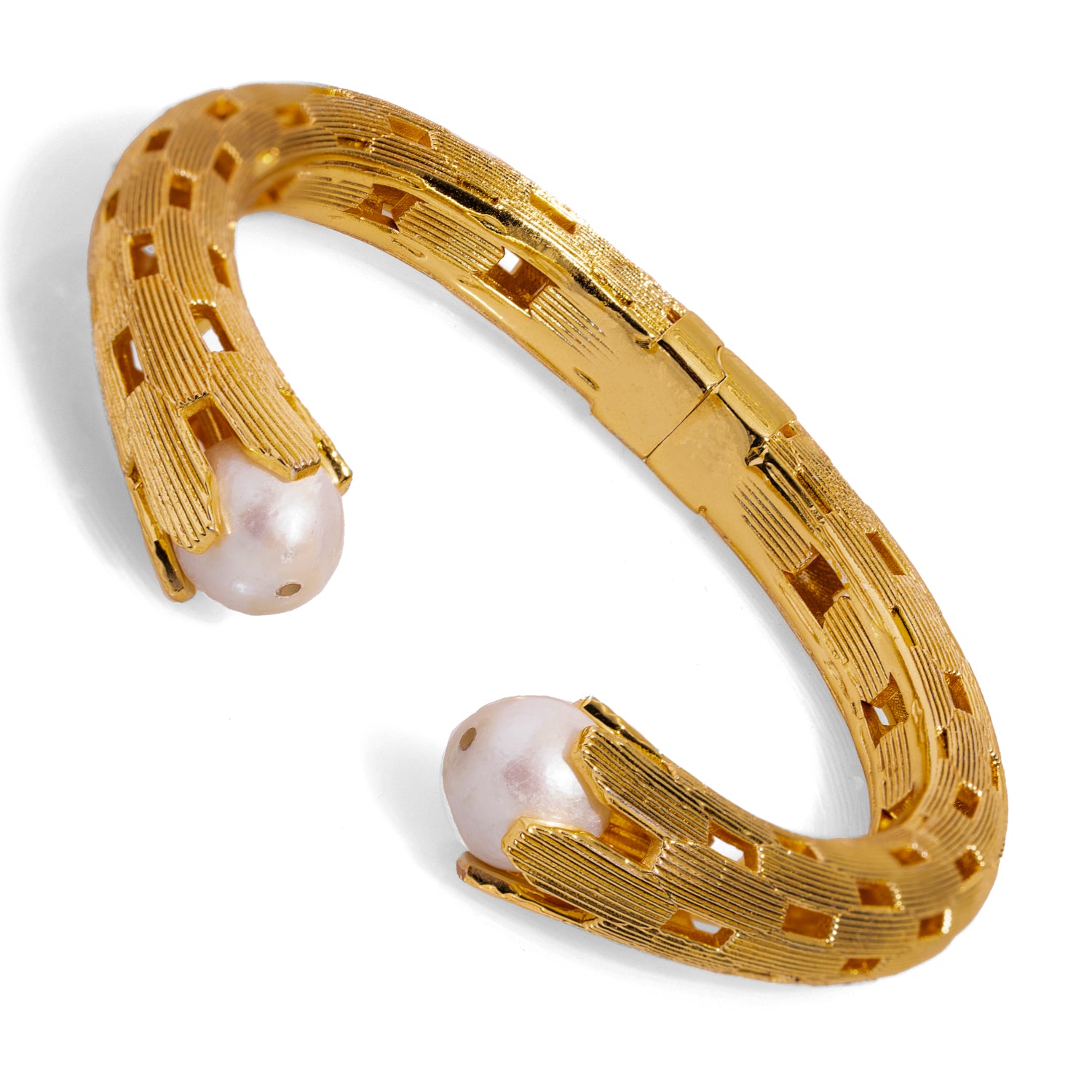 24K Gold-Plated Chunky Cuff Bracelet with Large Pearls for a Chic, Bold Fashion Look