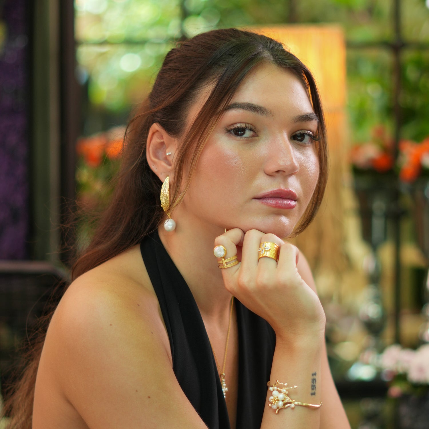 Luxurious Diamond-Studded Gold Band Floral Chunky Ring with Adjustable Fit