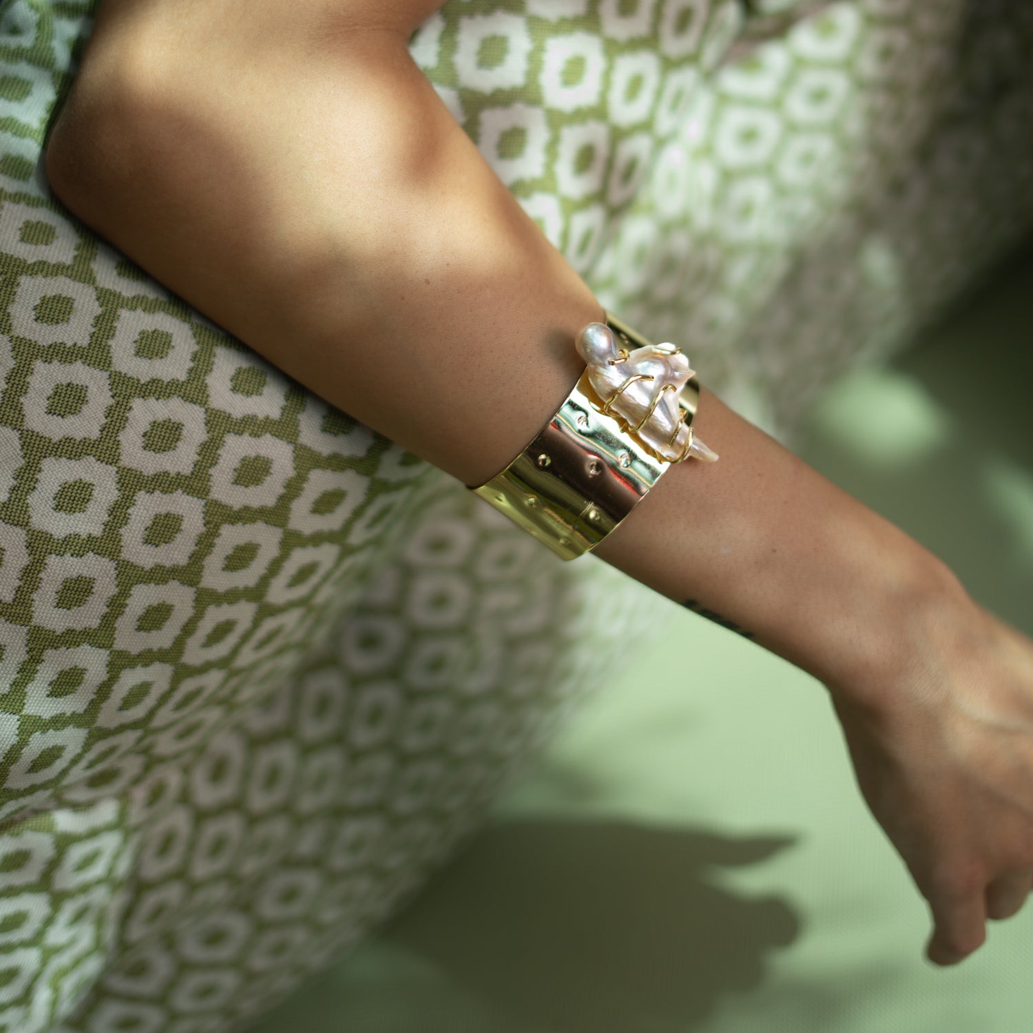 Divine Aura Baroque Pearl Cuff Bracelet