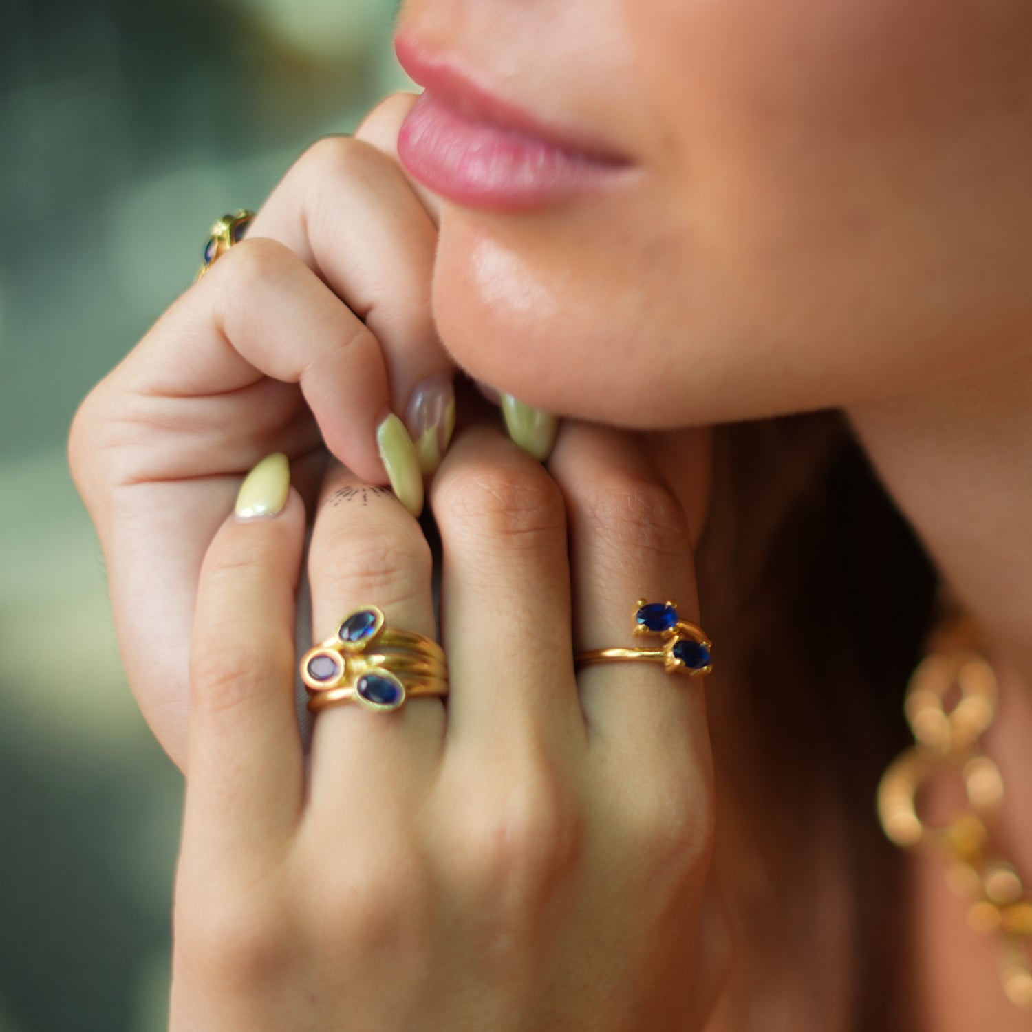 Chic Double Sapphire & Gold Adjustable Ring with Minimalist Design for Timeless Elegance