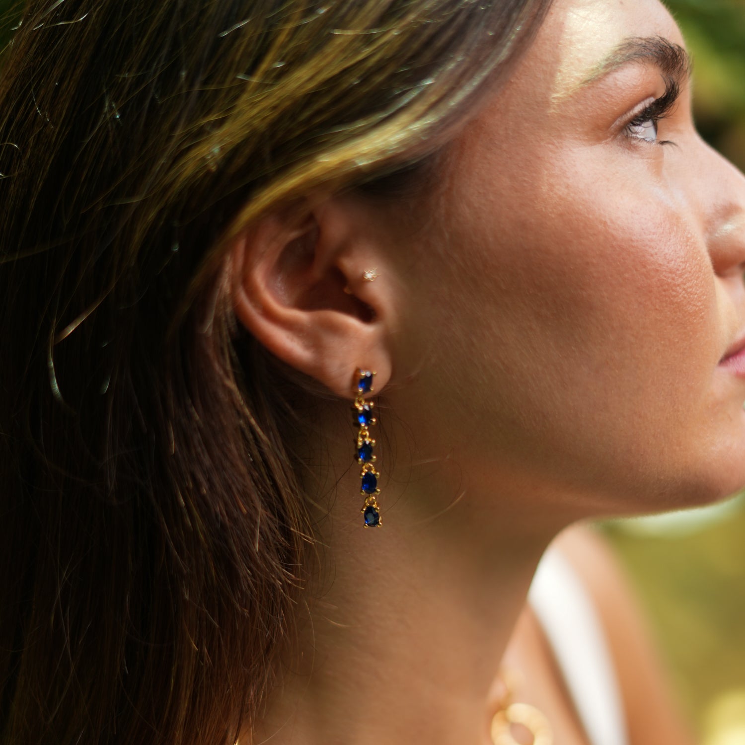 Gold-Plated Drop Earrings with Sapphire Stones for a Touch of Luxury and Refinement