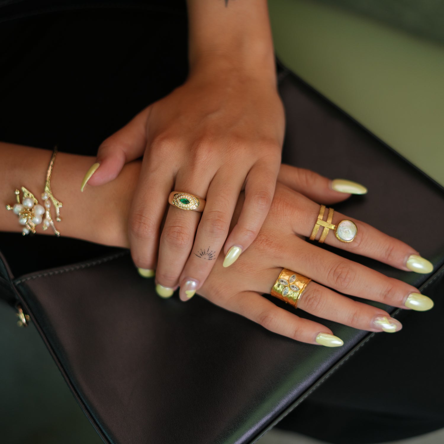 Adjustable Emerald & Diamond Gold Ring with Symbolic Eye for Elegance and Protection