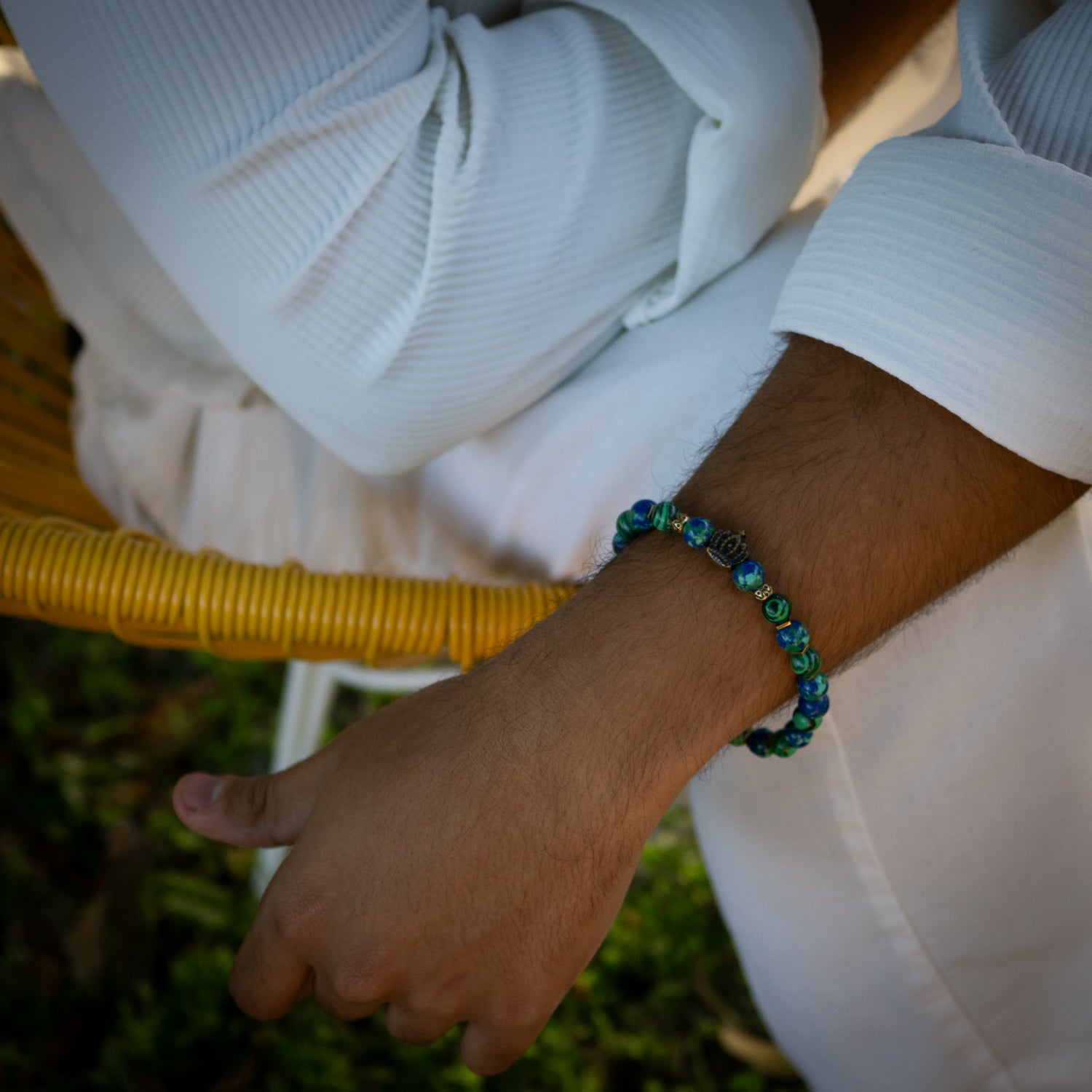 Calming bracelet with malachite stones for balance and a gold-plated crown symbolizing strength.