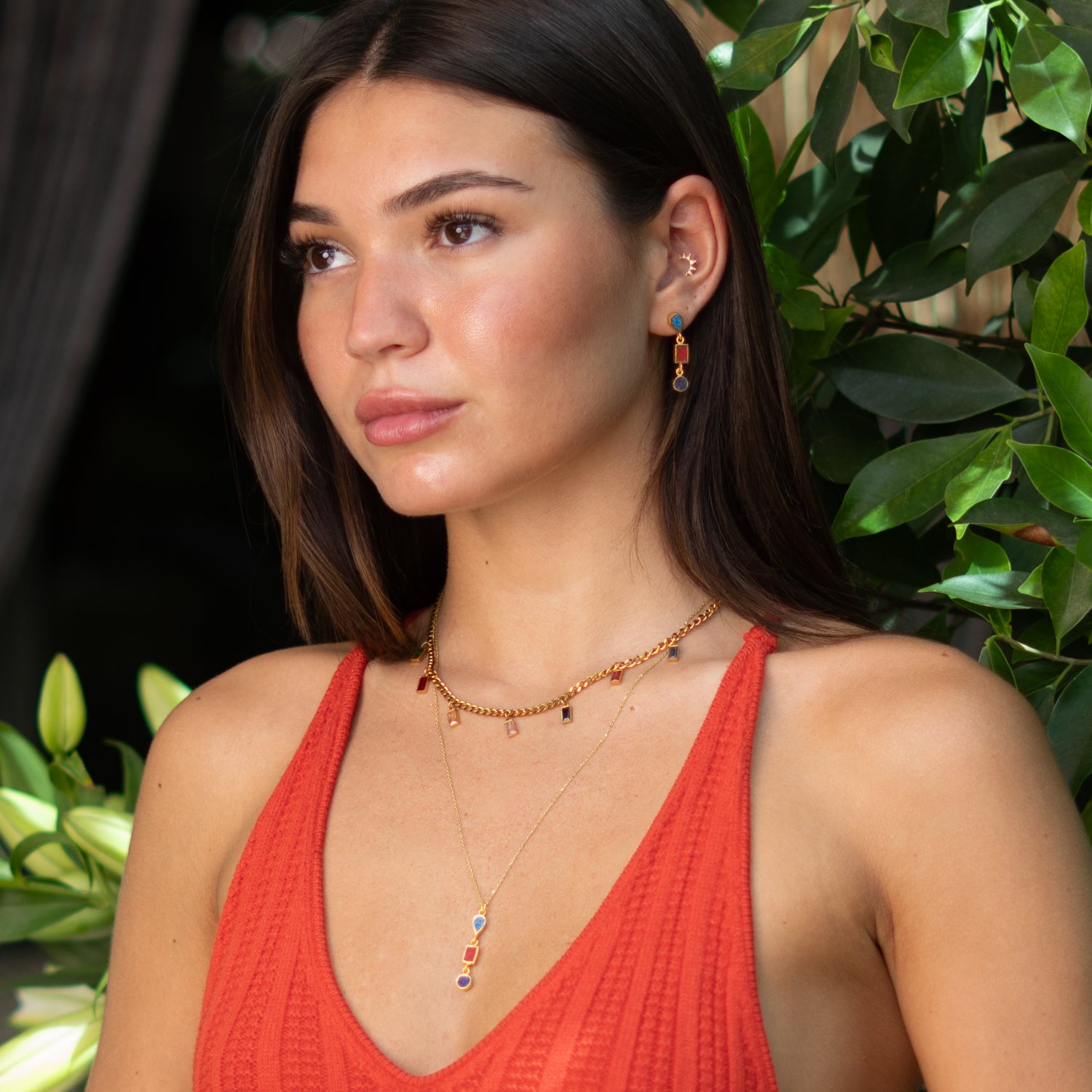 Vibrant multicolor gold chain choker for summer outfits