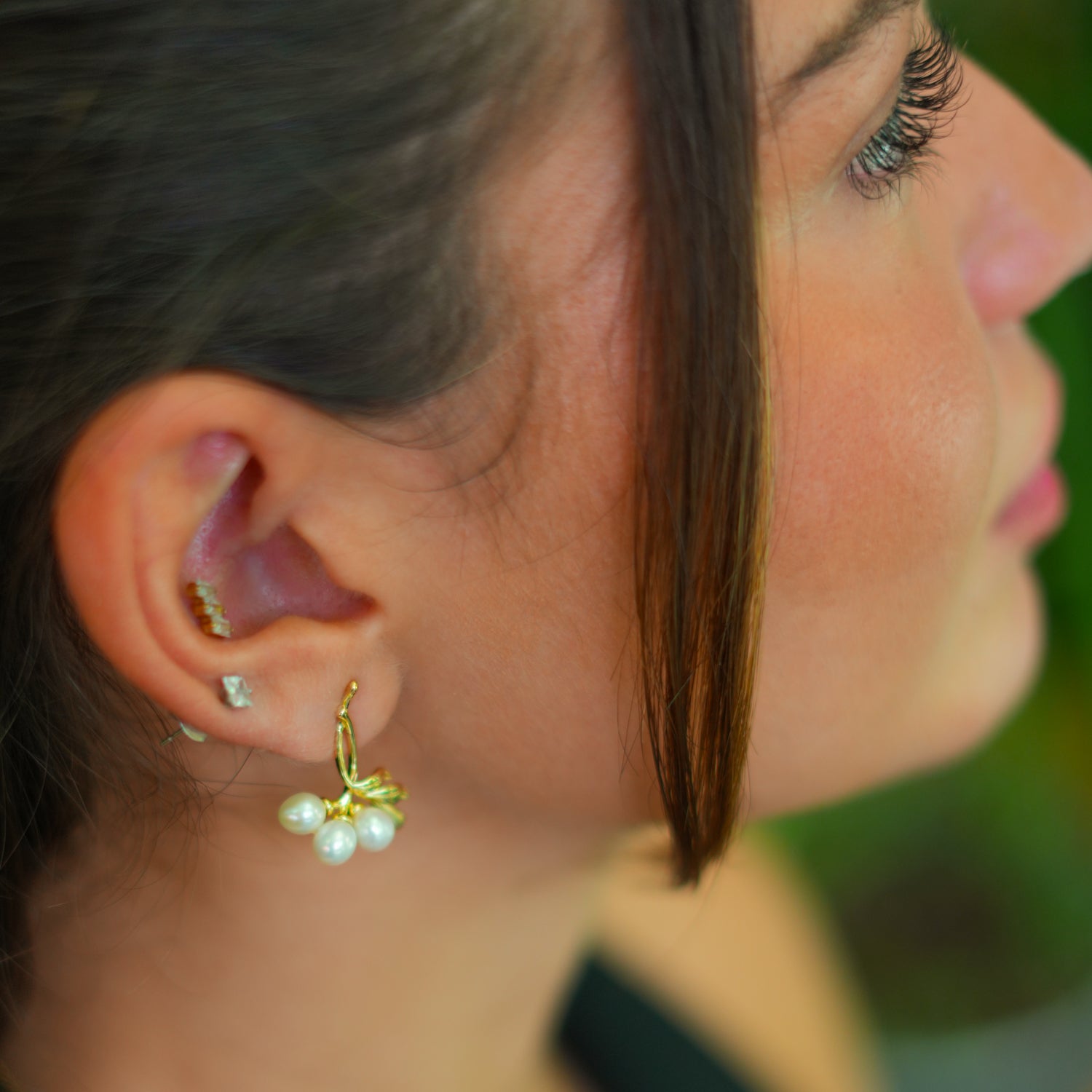 Elegant 18K Gold-Plated Bridal Earrings with Lustrous Pearls for Weddings
