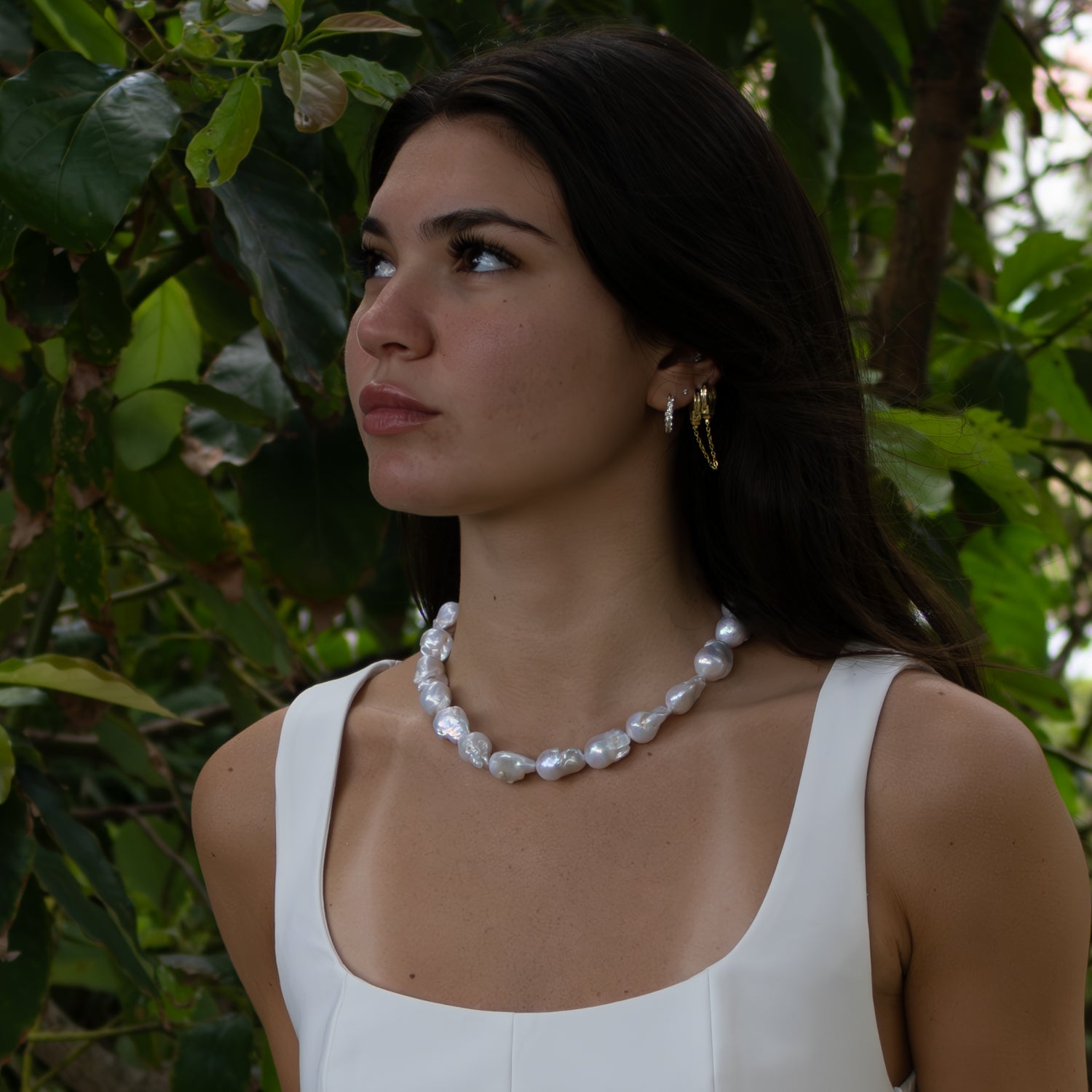 Elegant pearl choker with gold-plated clasp for timeless style and sophistication