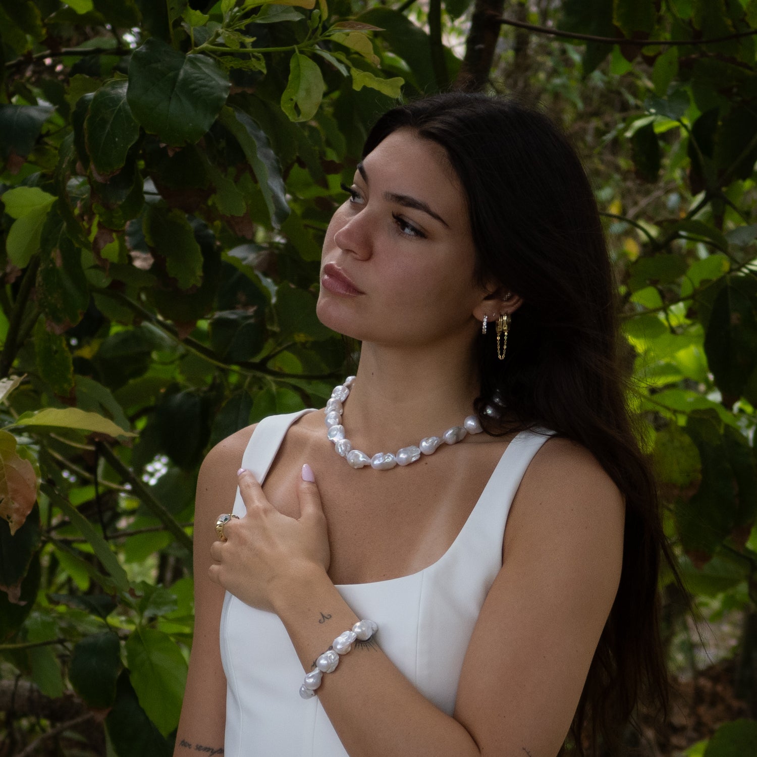 Wrist-level view of bold pearl choker highlighting individuality and natural beauty