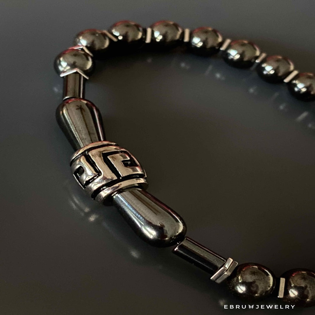 Experience the healing properties of the Healing Hematite Men Bracelet.