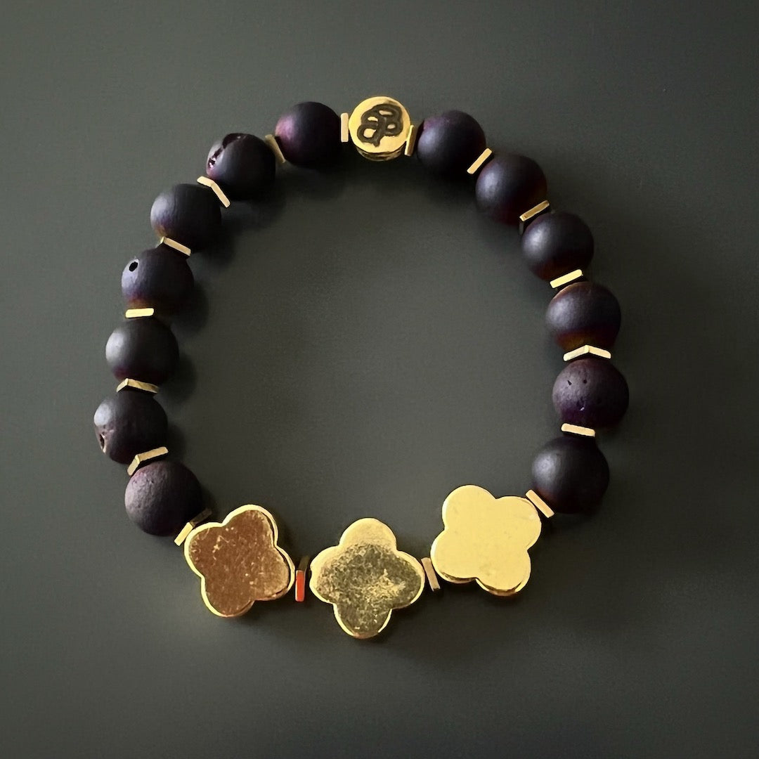 The intricate design of the Moroccan Flower Agate Bracelet shines through in the close-up view, highlighting the exquisite craftsmanship and attention to detail.