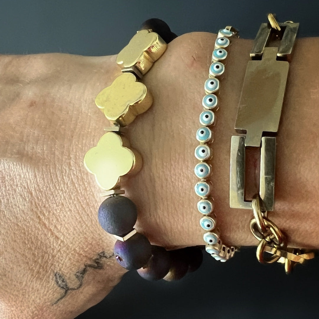 The model effortlessly showcases the elegance of the Moroccan Flower Agate Bracelet, elevating her style with its unique design and luxurious details.
