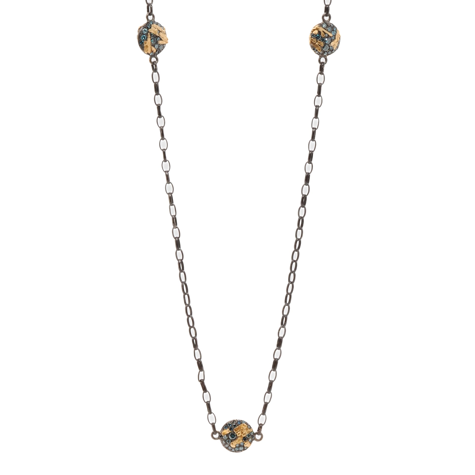 Nature Round Link Necklace, a statement piece that adds a touch of sophistication and luxury to any ensemble.