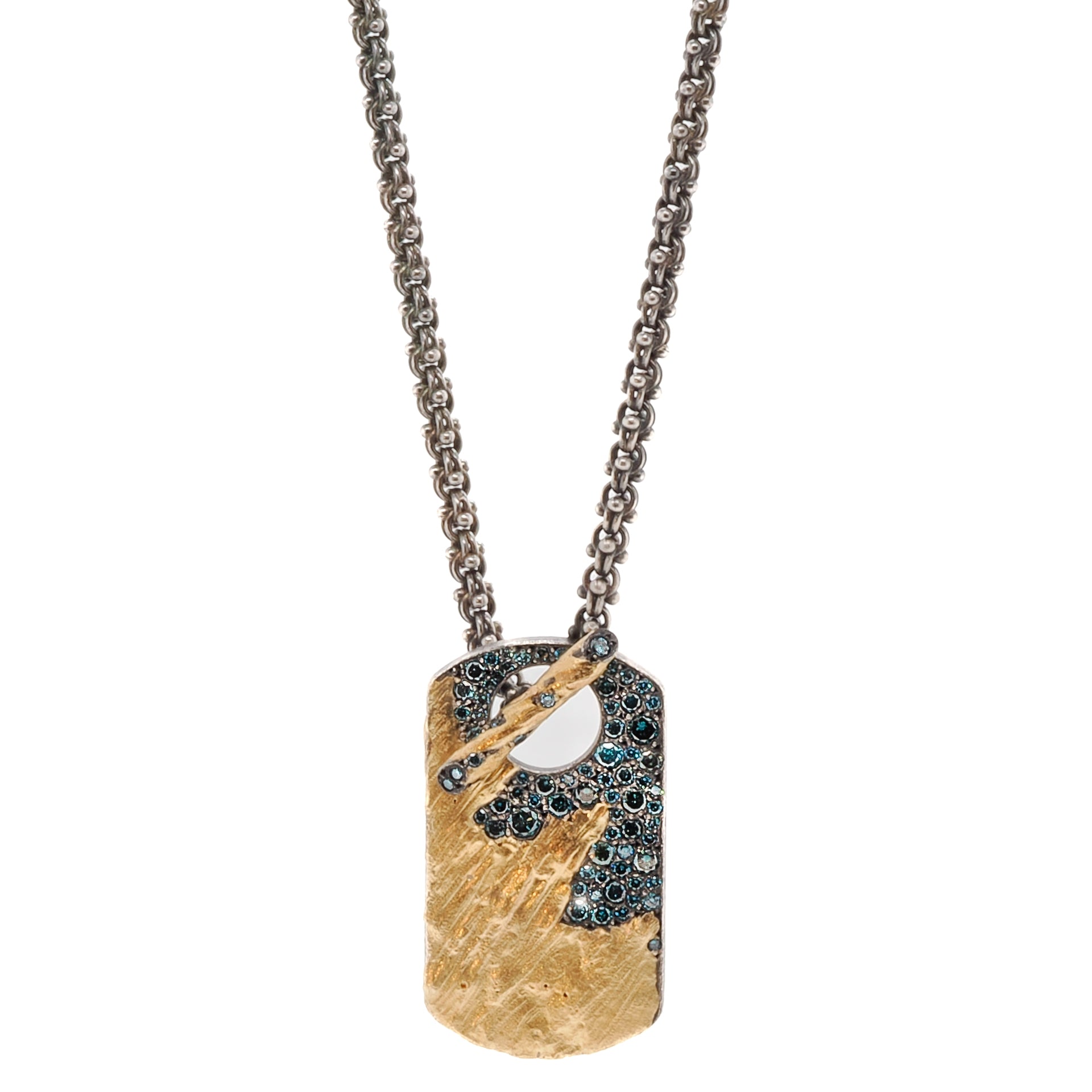 Recycled Luxury - Sustainable jewelry with a touch of opulence.