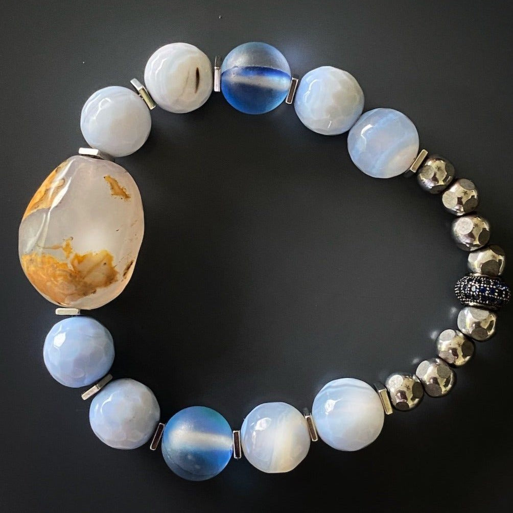 Connect with the revitalizing essence of the ocean through the Ocean Inner Peace Bracelet Set, a testament to inner harmony.