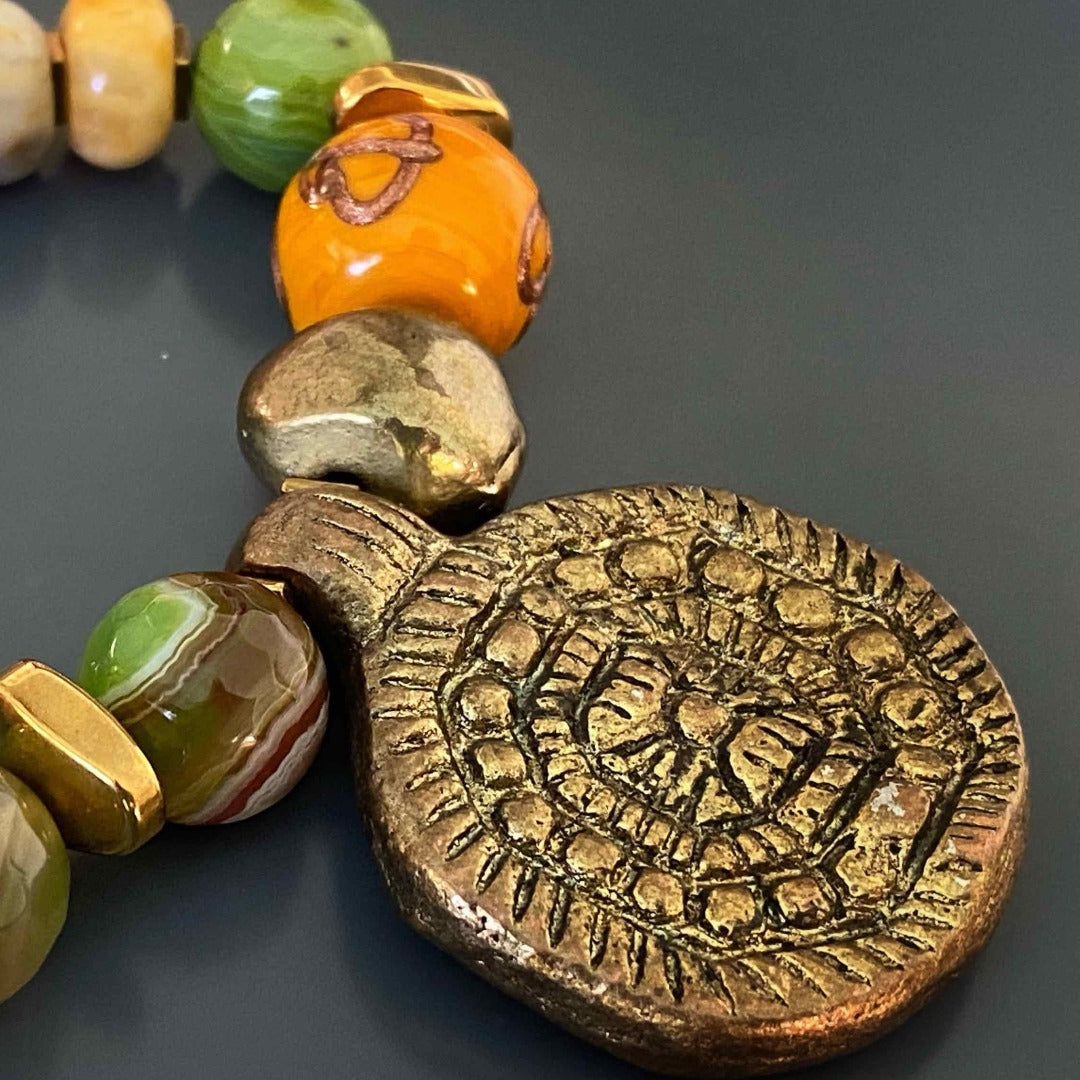 Celebrate individuality with the Vintage Style Unique Bracelet, a one-of-a-kind accessory that showcases your unique sense of style.