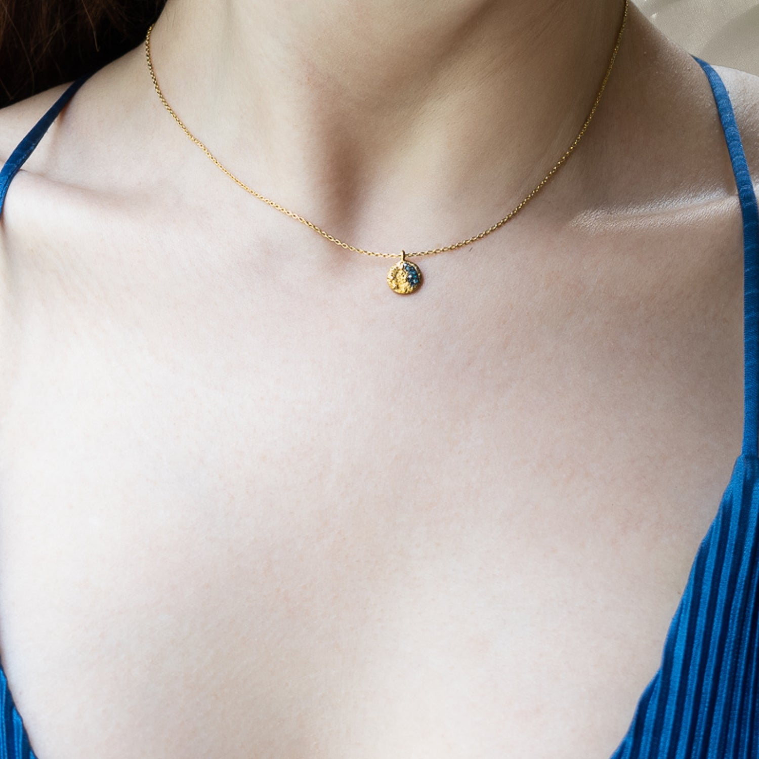 Close-up of the Nature Round Gold Diamond Necklace adorning a model's neck, showcasing the intricate design and the brilliance of the diamonds.