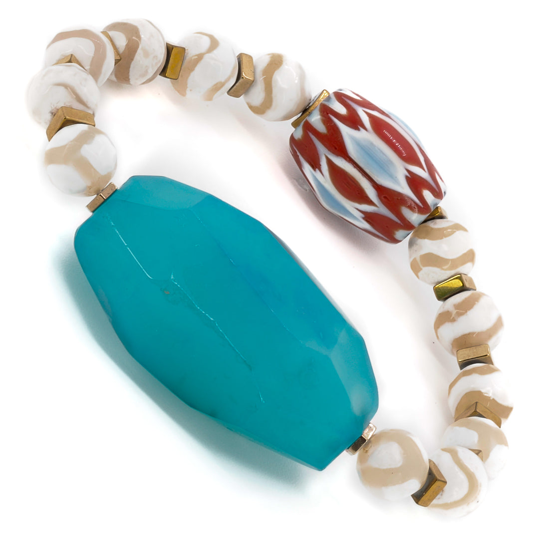 The focal point of the Nepal Blue Agate Bracelet is the large blue agate gemstone, displaying its distinctive patterns and colors.