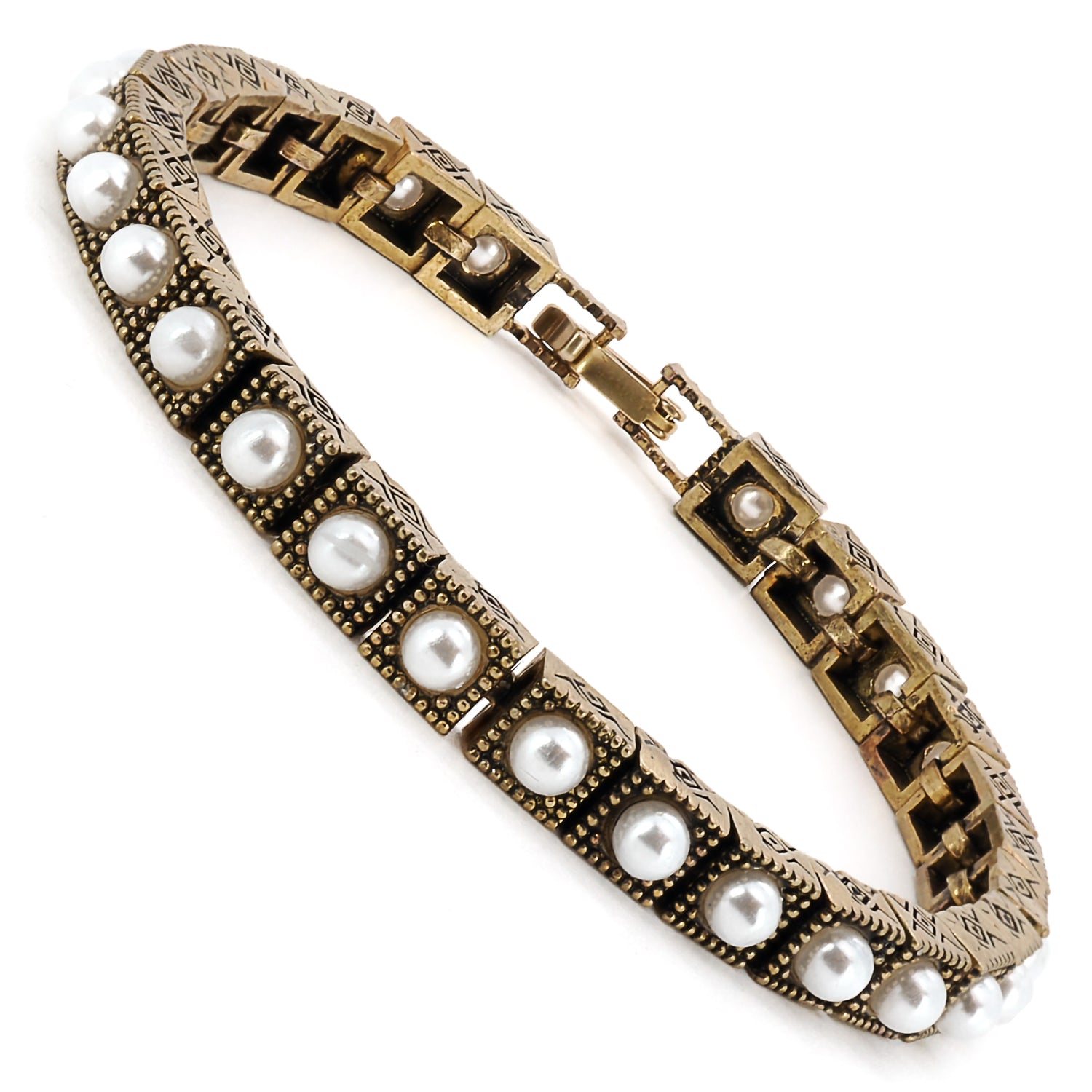 A stunning bronze and pearl bracelet, showcasing its timeless beauty.