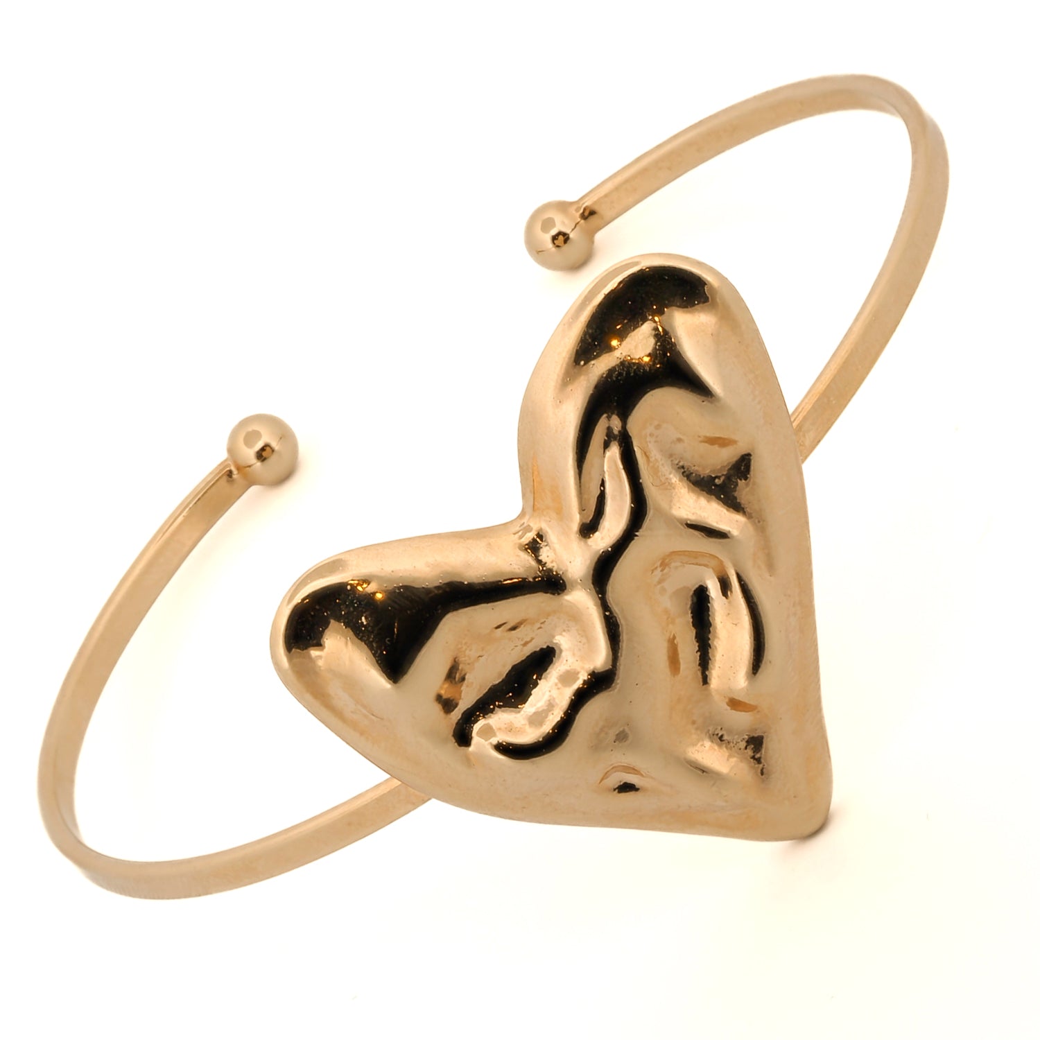 Stunning Visual Impact: Brass Bracelet with Heart Design