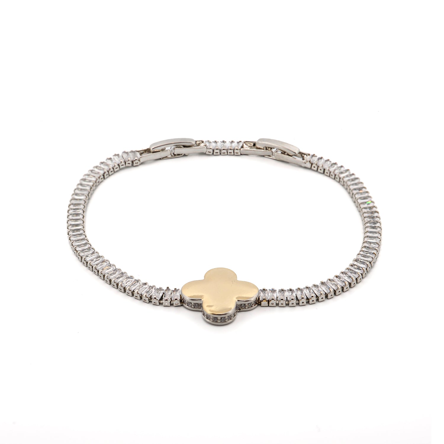 Gold clover charm bracelet with baguette diamonds on an adjustable chain, elegant and versatile