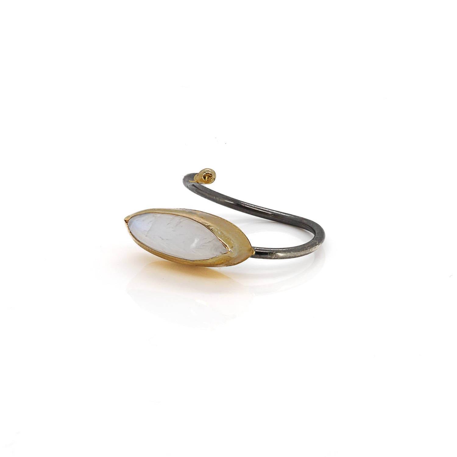 Moon Stone Ring - Elegance and Spiritual Connection