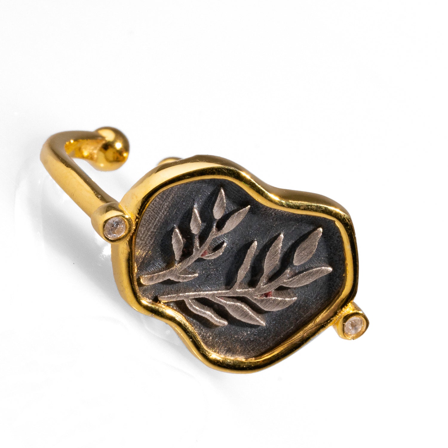 Charming adjustable ring featuring olive leaf designs on sterling silver, enhanced with an 18k gold-plated border