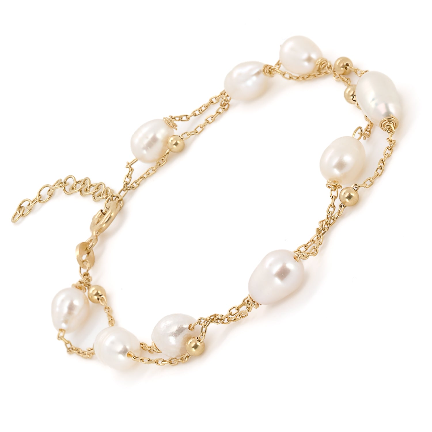 Modern sophistication: Pearl-adorned Gold Chain Bracelet.
