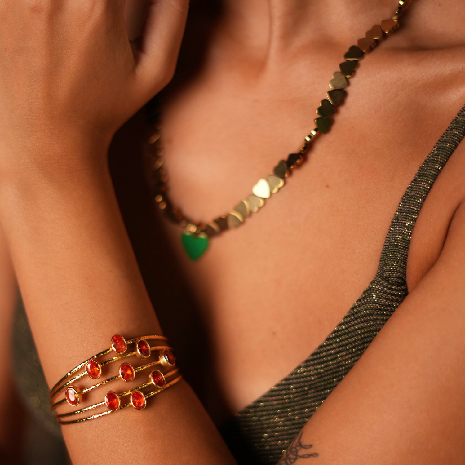 Bold chunky cuff bracelet with 24k gold plating, designed with five thin gold wires and embellished with carnelian stones, adjustable size.
