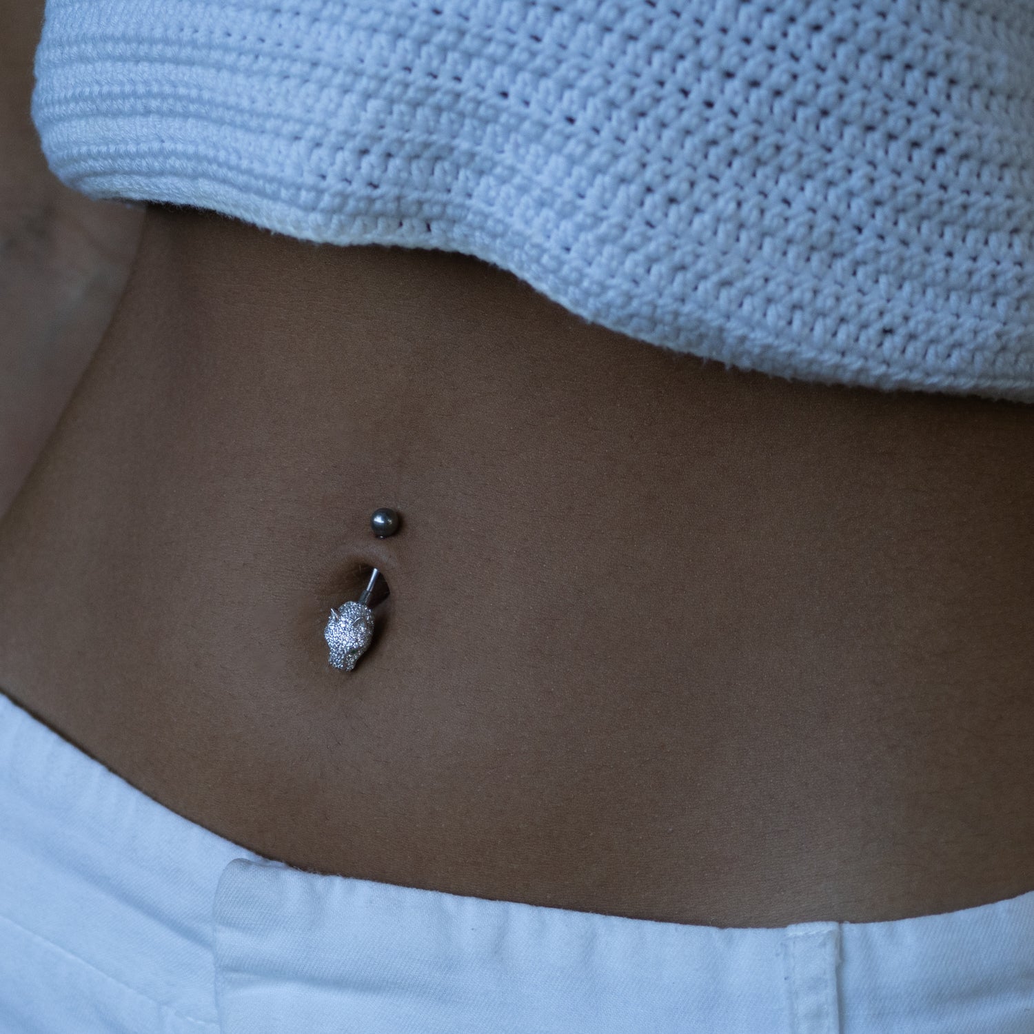 Sterling silver belly ring shaped as a panther with emerald green eyes and pavé CZ diamonds stylish
