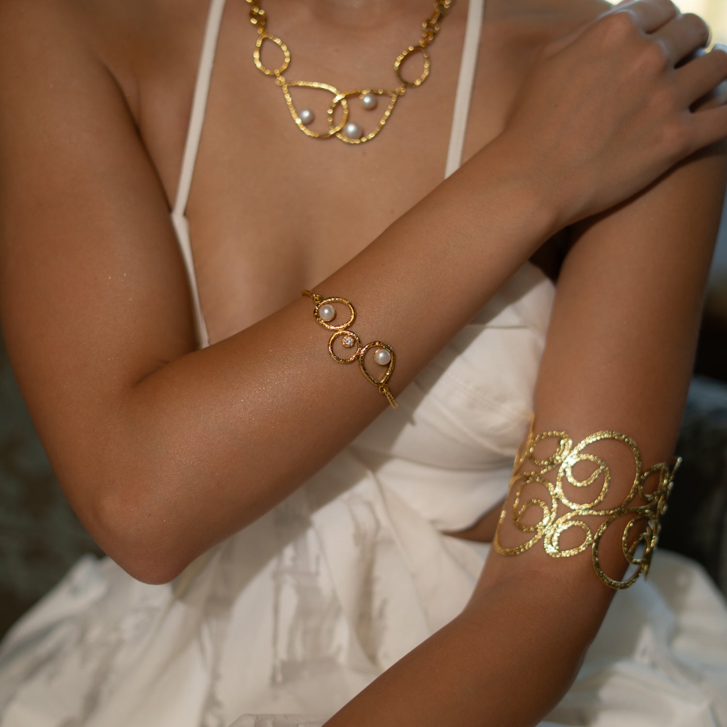 Handmade Radiance Pearl &amp; Gold Adjustable Bracelet