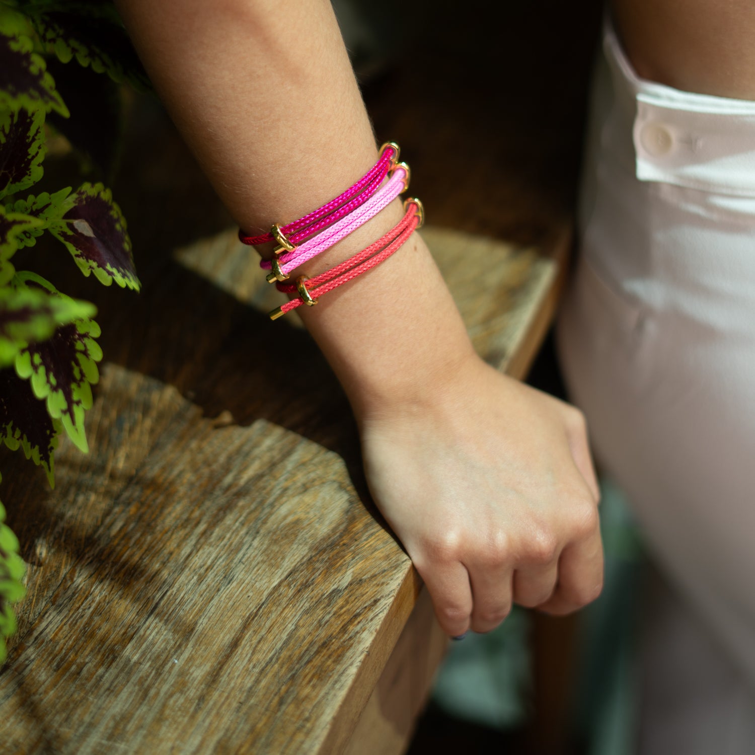 Unisex neon pink rope bracelet with sleek gold finish