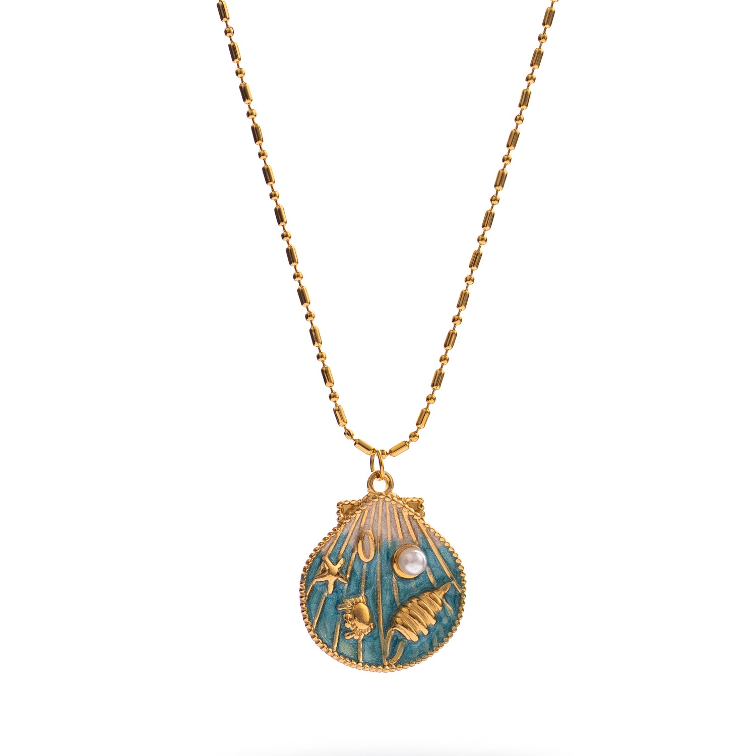Ocean-inspired seashell necklace with freshwater pearl and gold plating