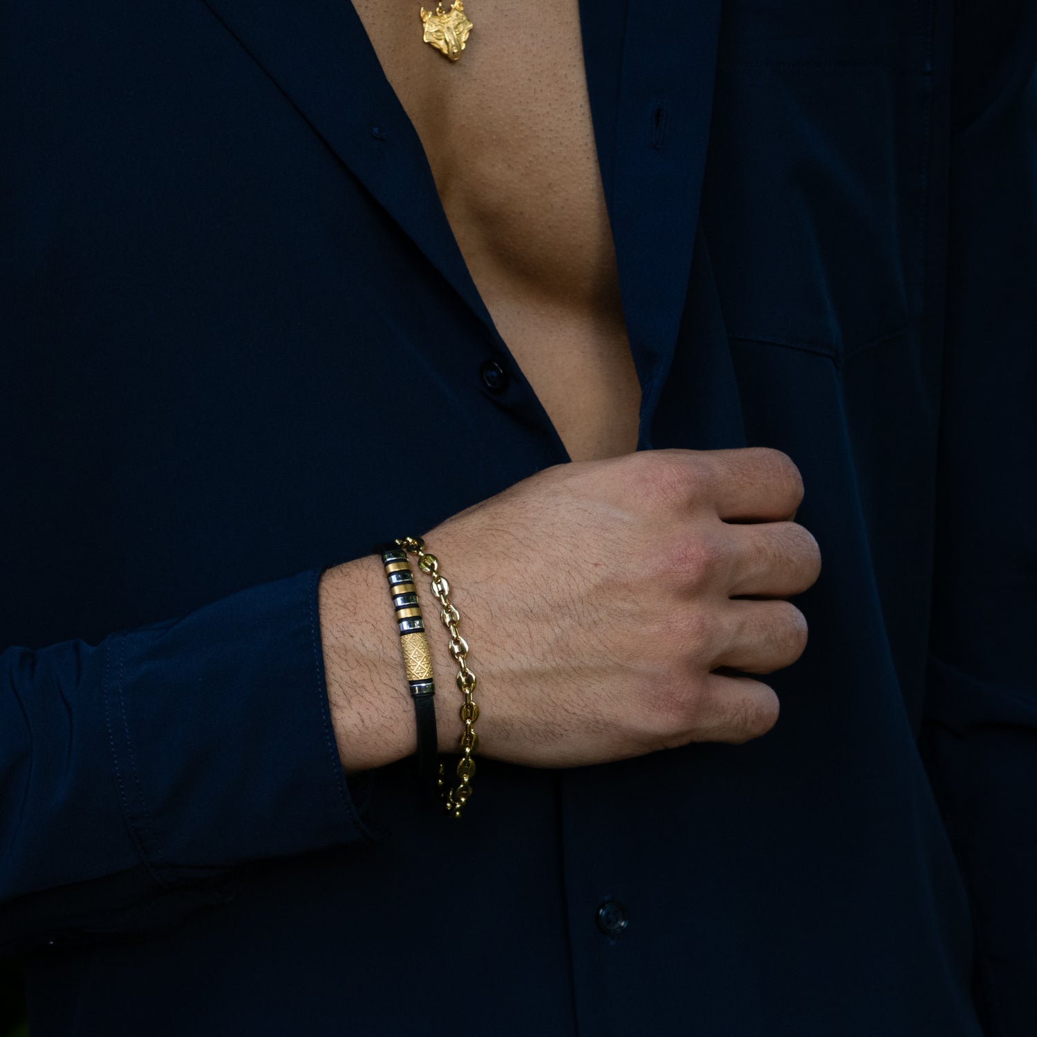 Gold-plated stainless steel men’s chain bracelet, durable, water-resistant, tarnish-free, classic modern style, 8.5 inch length.​