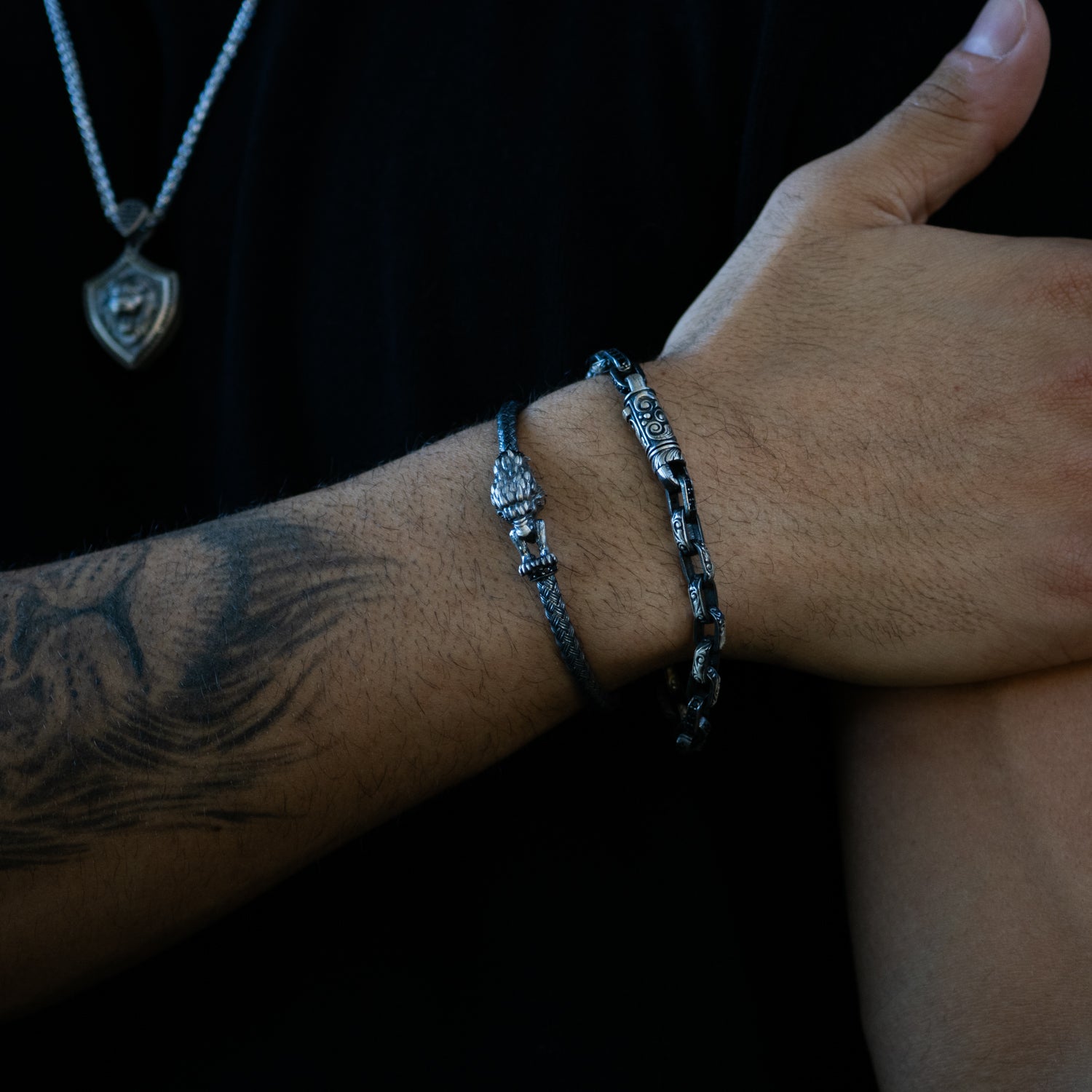 Men’s sterling silver bracelet with tribal-inspired engravings and sturdy chain links