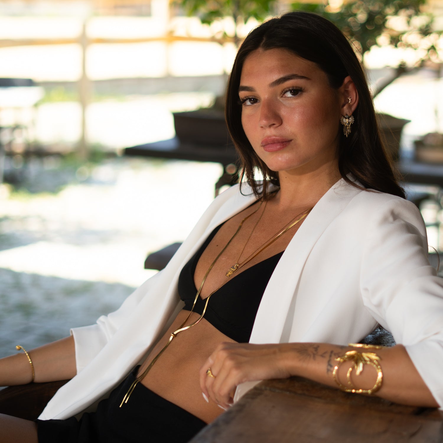 Adjustable gold choker to long necklace with modern minimalist design