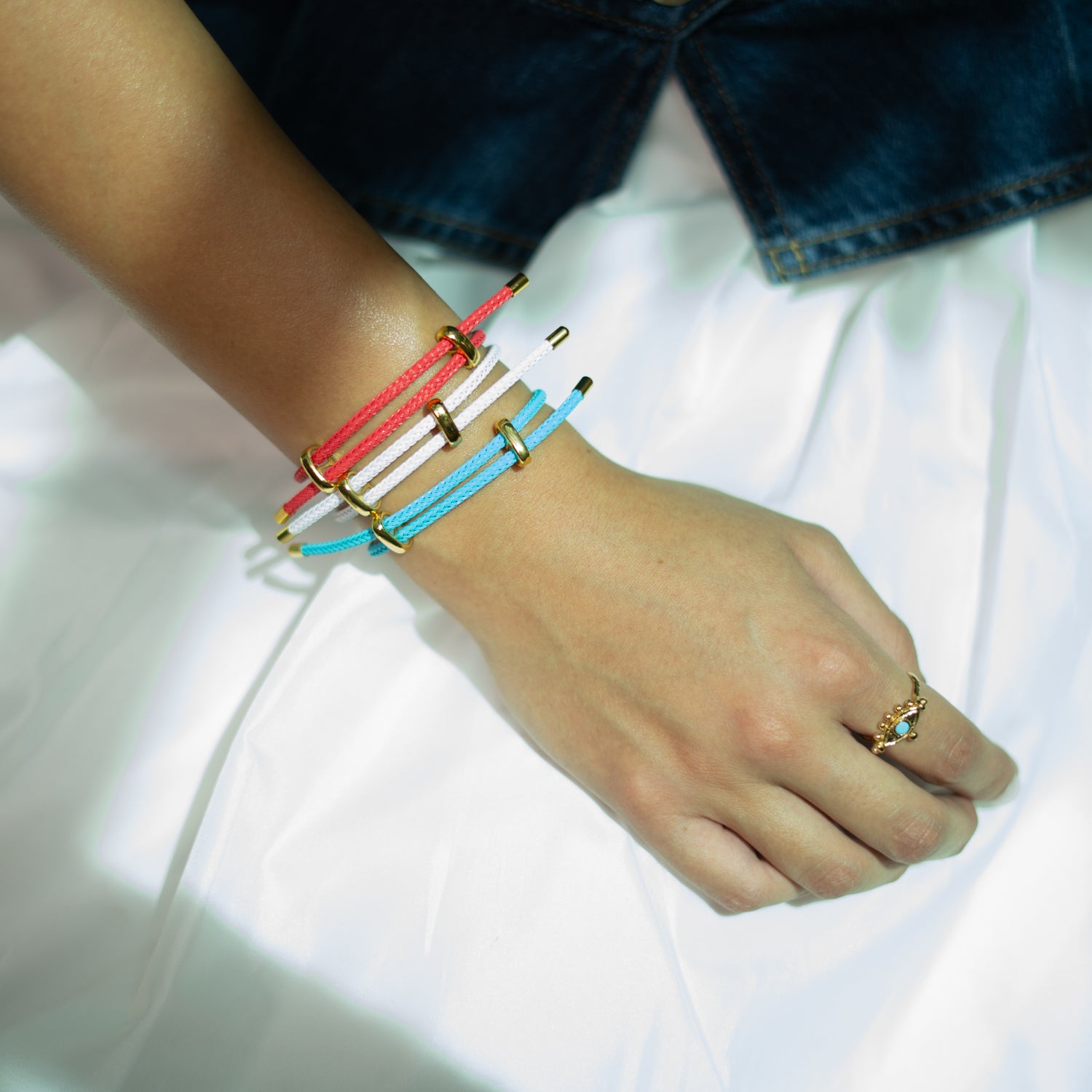 Minimalist white and gold unisex adjustable bracelet