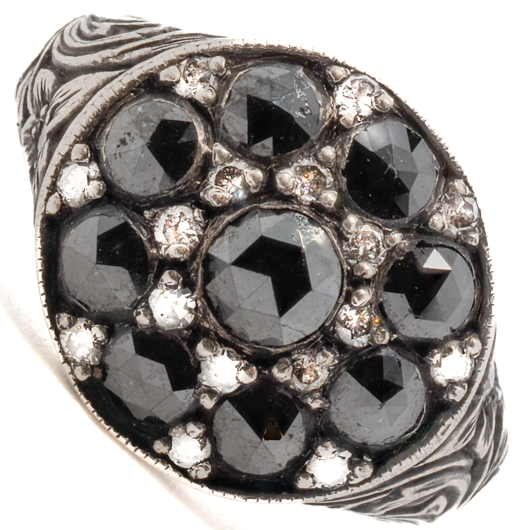 The perfect blend of elegance and craftsmanship: Black Rose Signet Ring with white diamonds and floral engravings