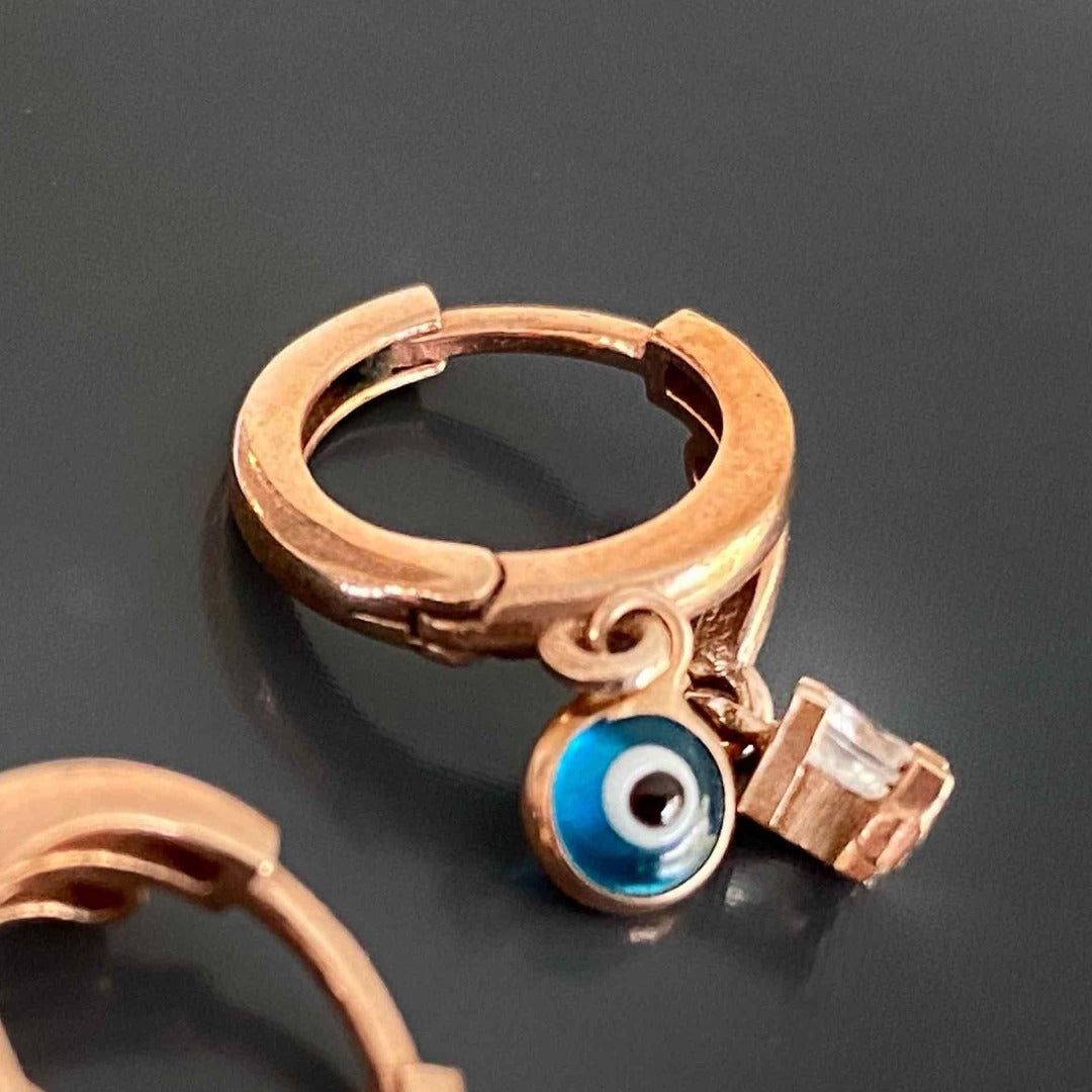 The tiny glass evil eye charm adds a unique touch of cultural significance.