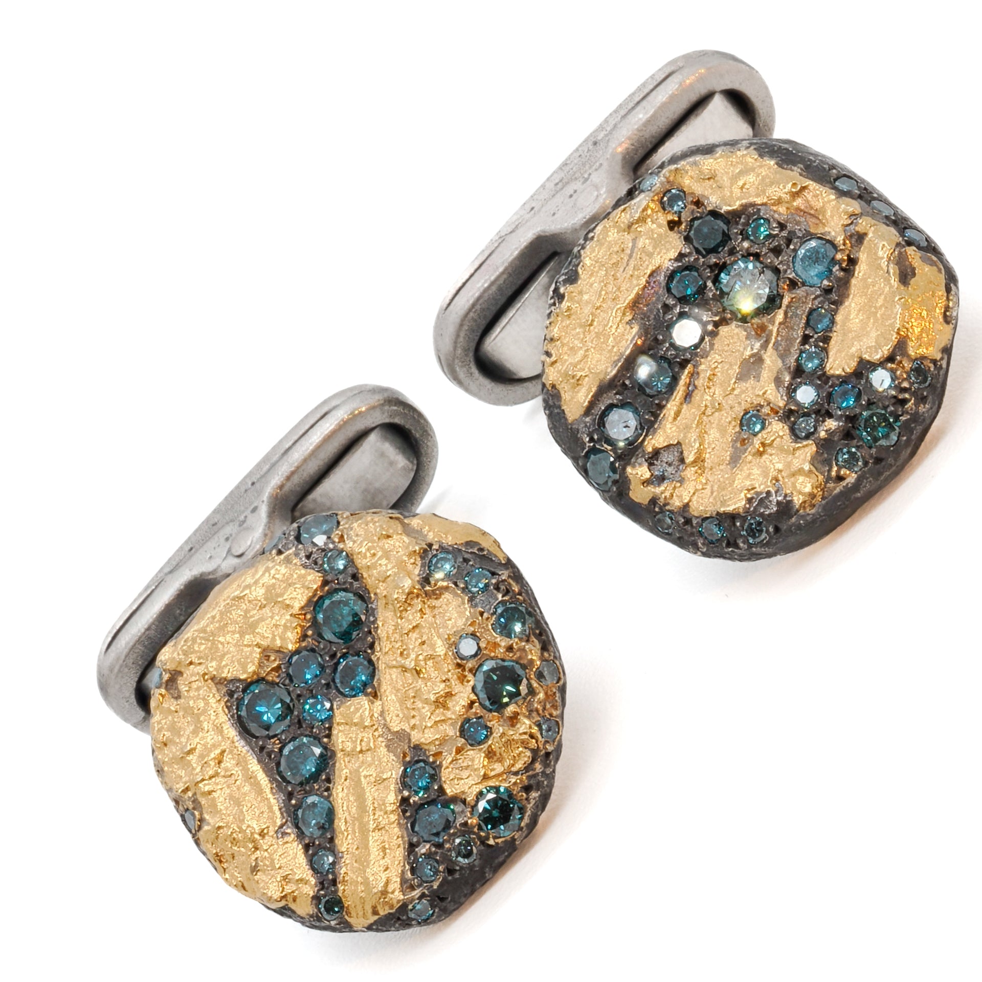 Detailed shot of the rough silver and gold surfaces of the Nature Cufflinks, adding a touch of uniqueness and character to the design.