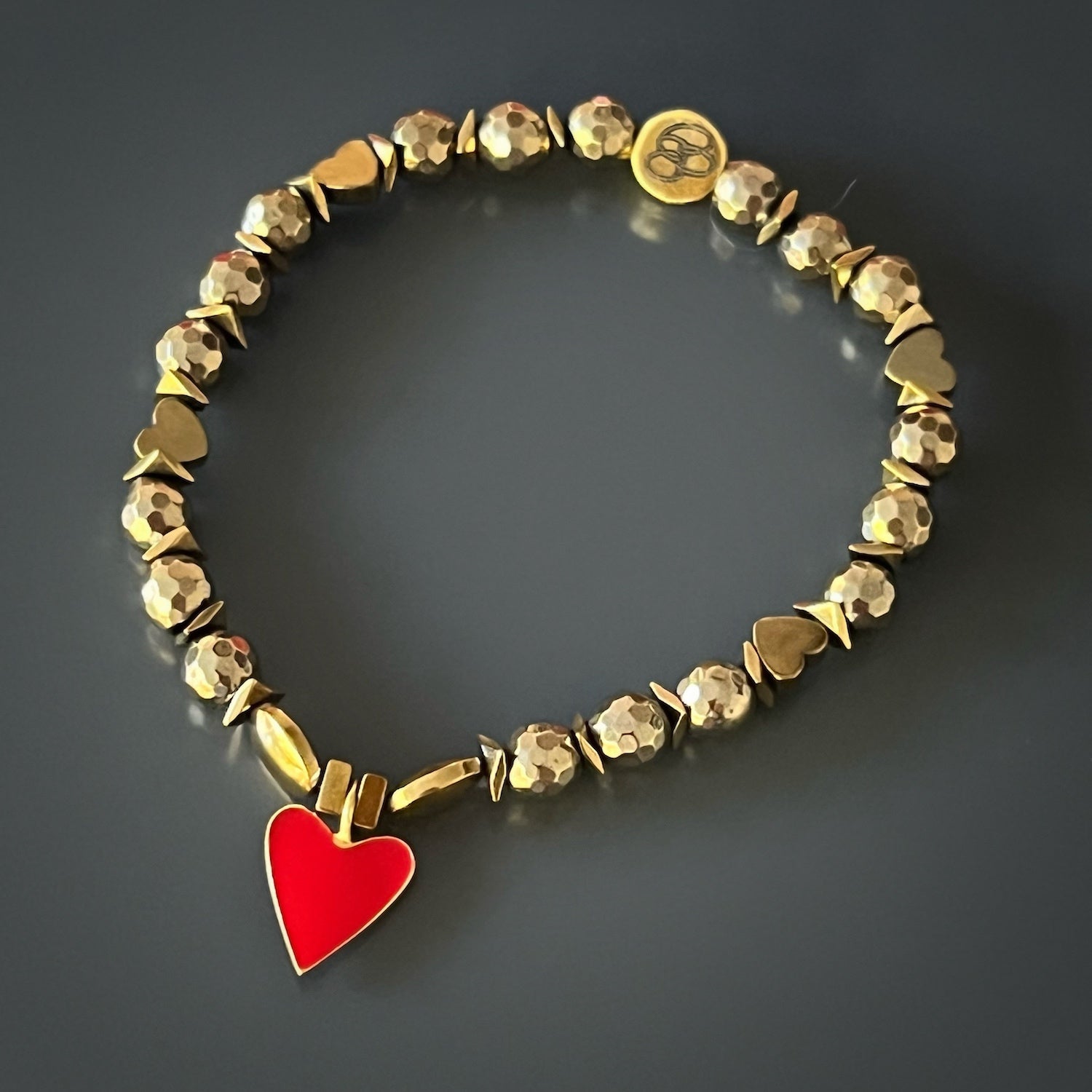 Wear the Red Heart Love Bracelet as a symbol of love and devotion, with its heart-shaped beads and charming gold-plated accents.
