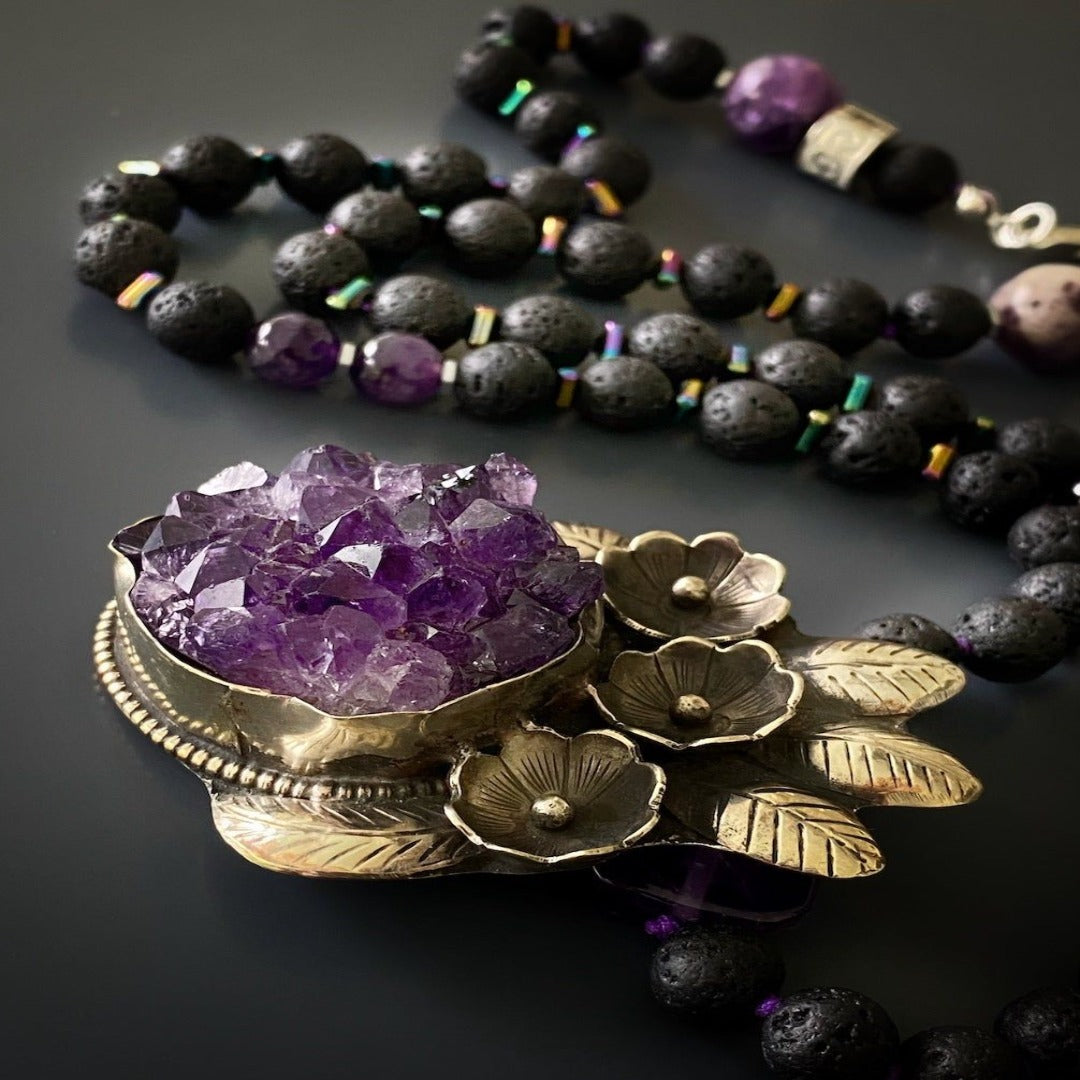 Necklace showcasing the elegance of a flower silver pendant and the healing properties of amethyst stones.