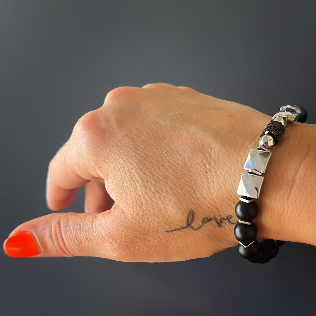 The hand model wears the Spiritual Onyx Stone Style Bracelet, showcasing its elegance and spiritual energy.